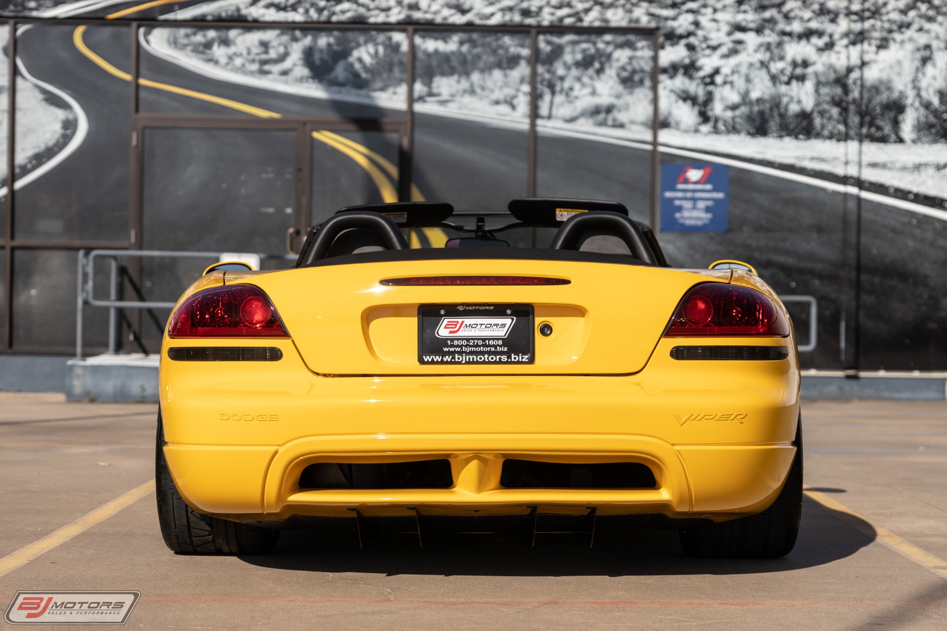 Used-2005-Dodge-Viper-SRT-10