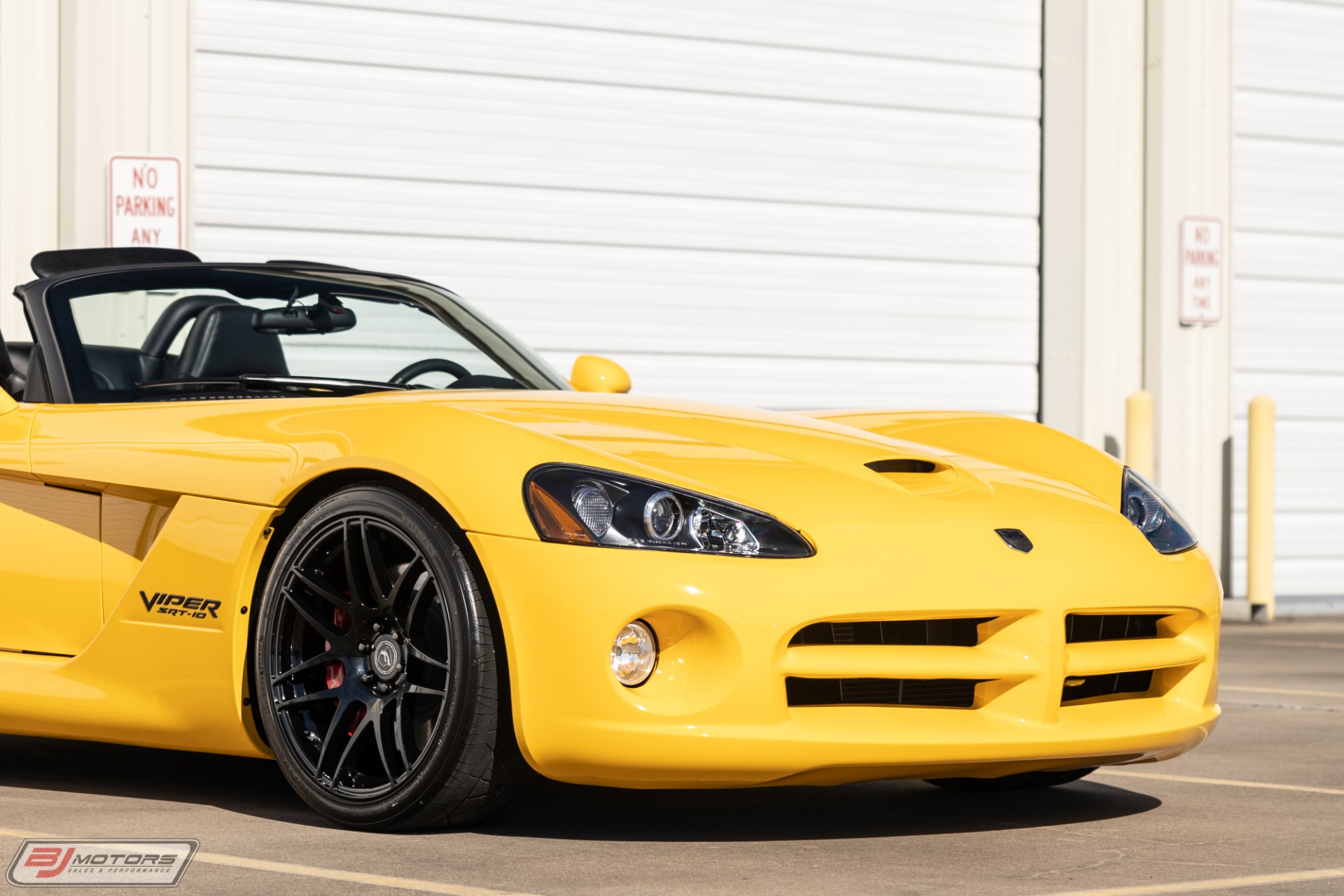 Used-2005-Dodge-Viper-SRT-10