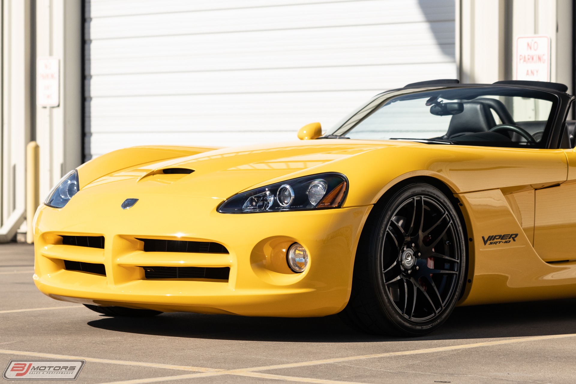 Used-2005-Dodge-Viper-SRT-10