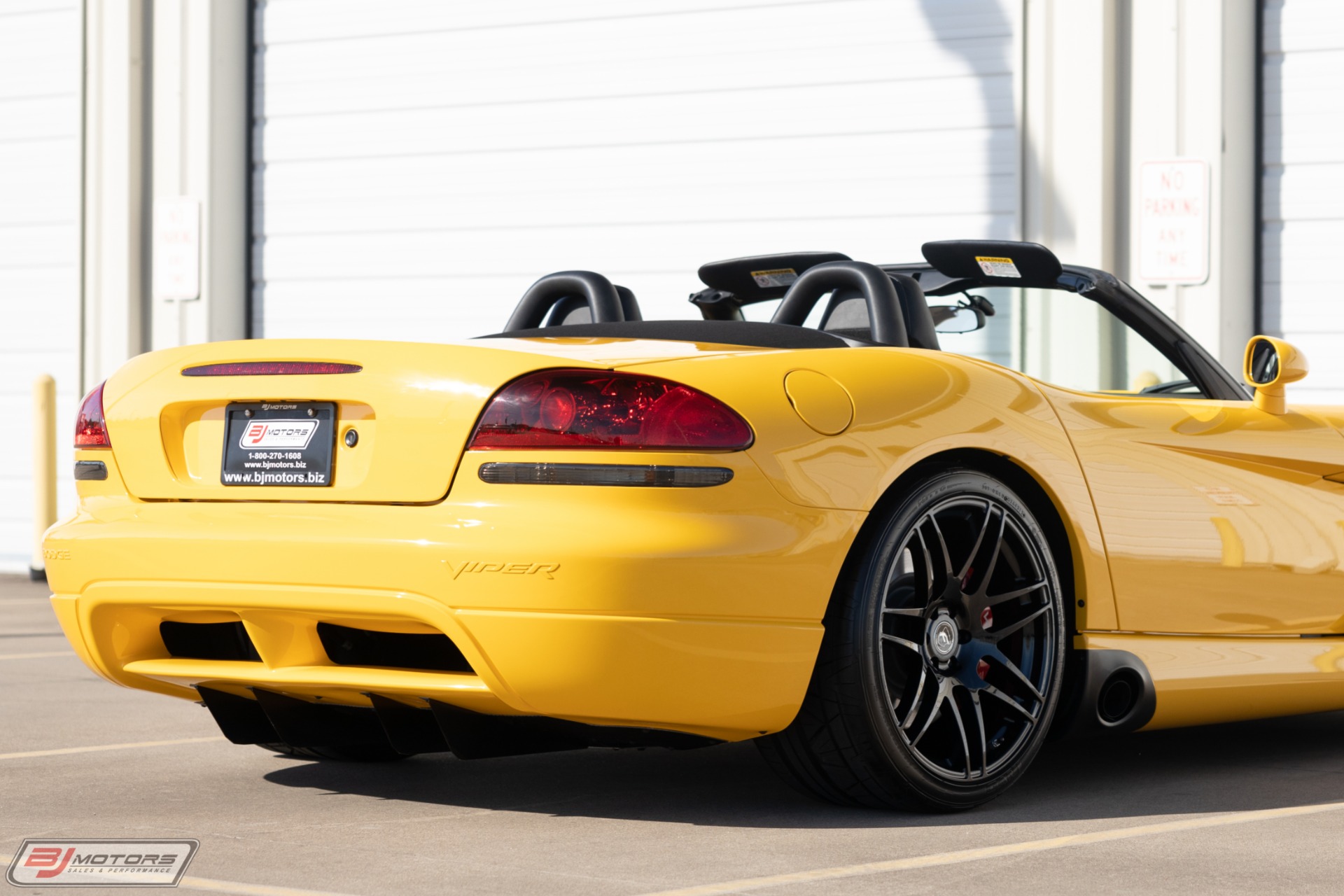 Used-2005-Dodge-Viper-SRT-10