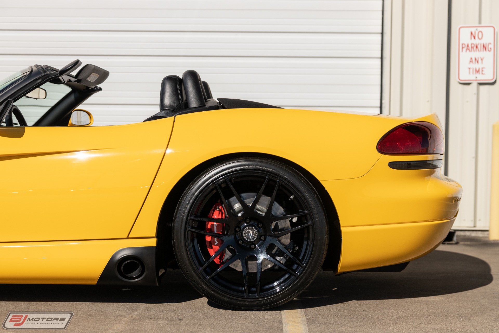 Used-2005-Dodge-Viper-SRT-10