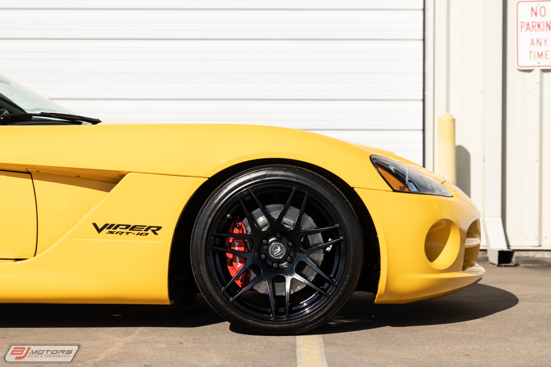 Used-2005-Dodge-Viper-SRT-10