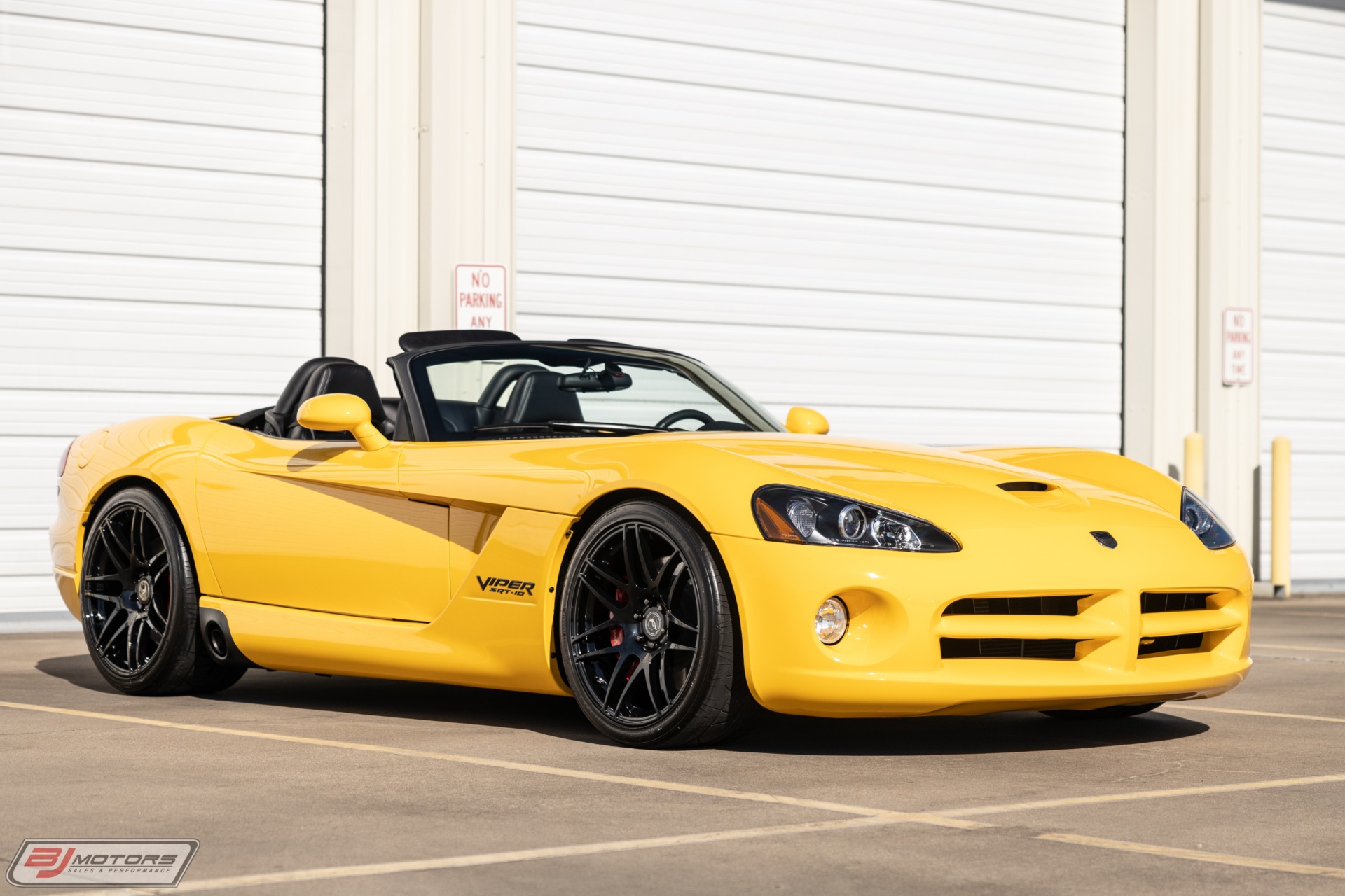 Used-2005-Dodge-Viper-SRT-10