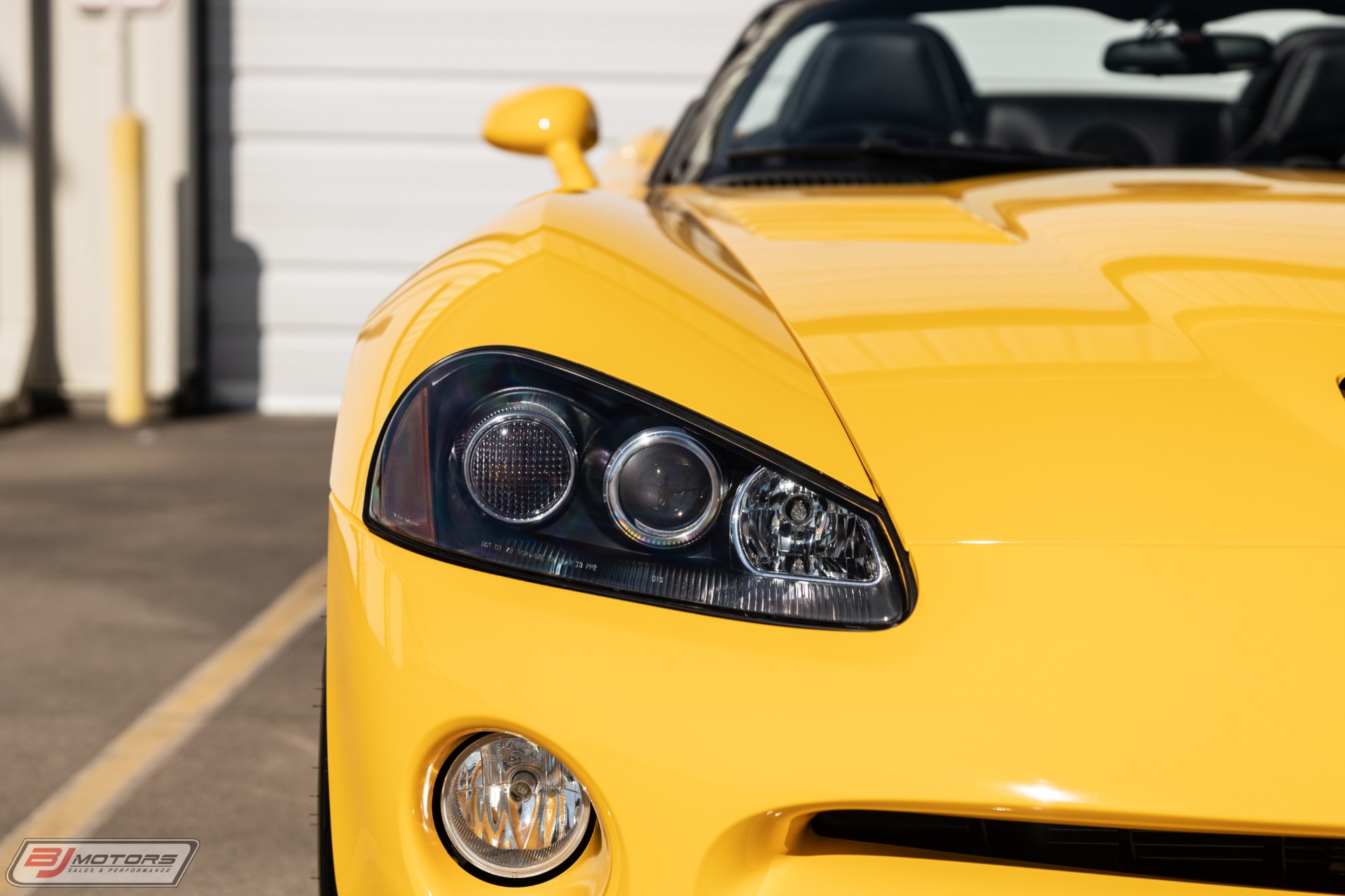 Used-2005-Dodge-Viper-SRT-10