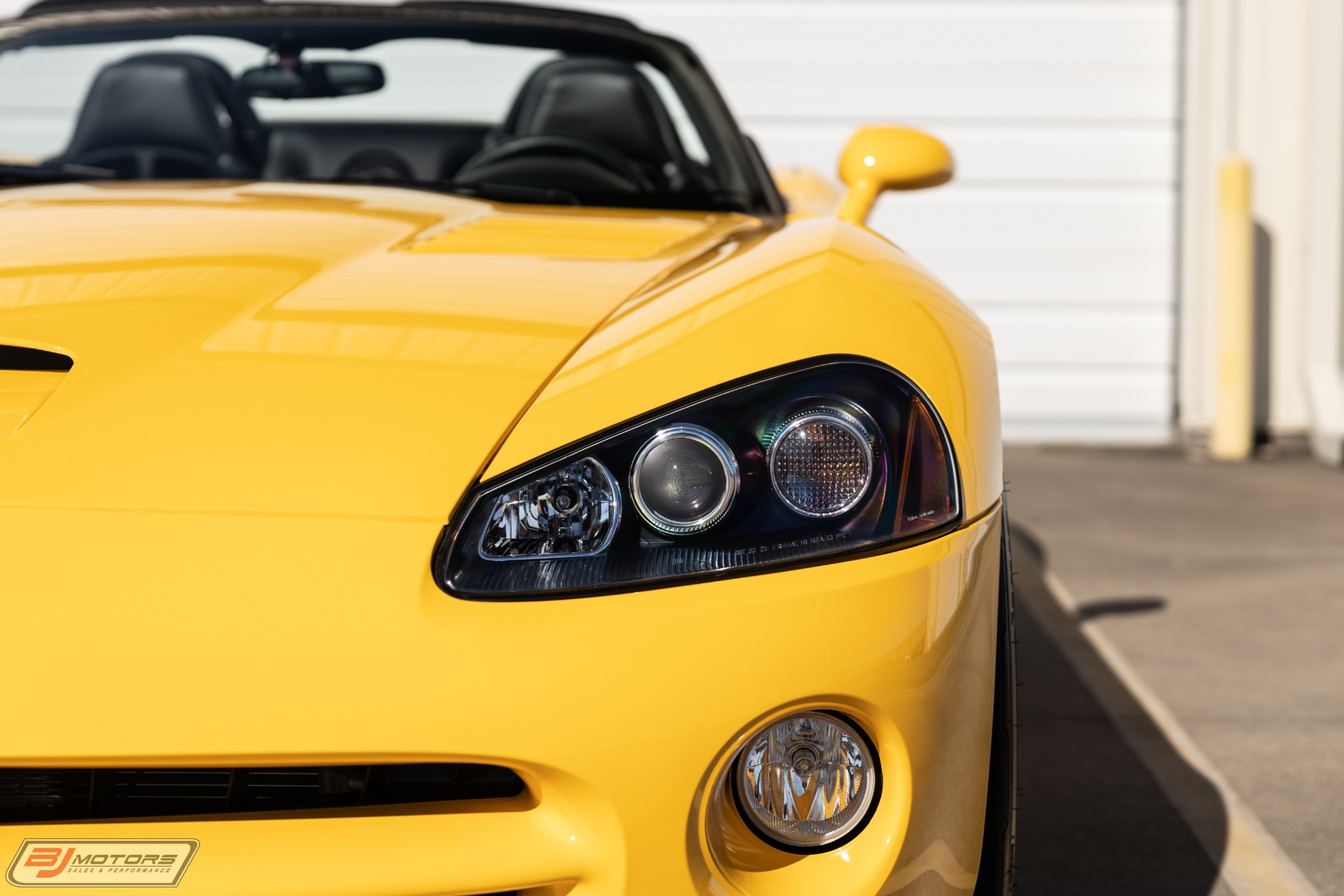 Used-2005-Dodge-Viper-SRT-10