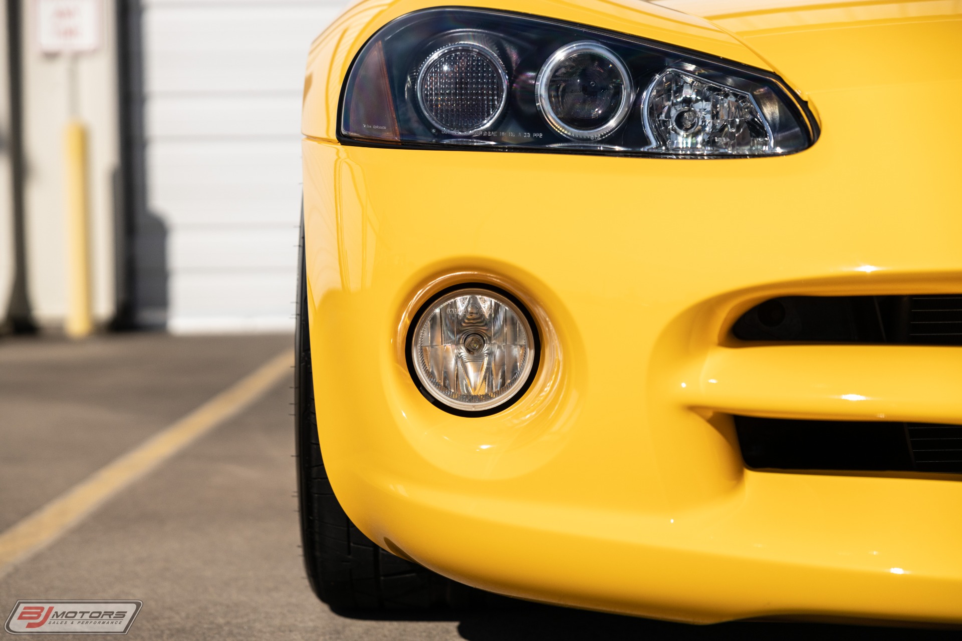 Used-2005-Dodge-Viper-SRT-10