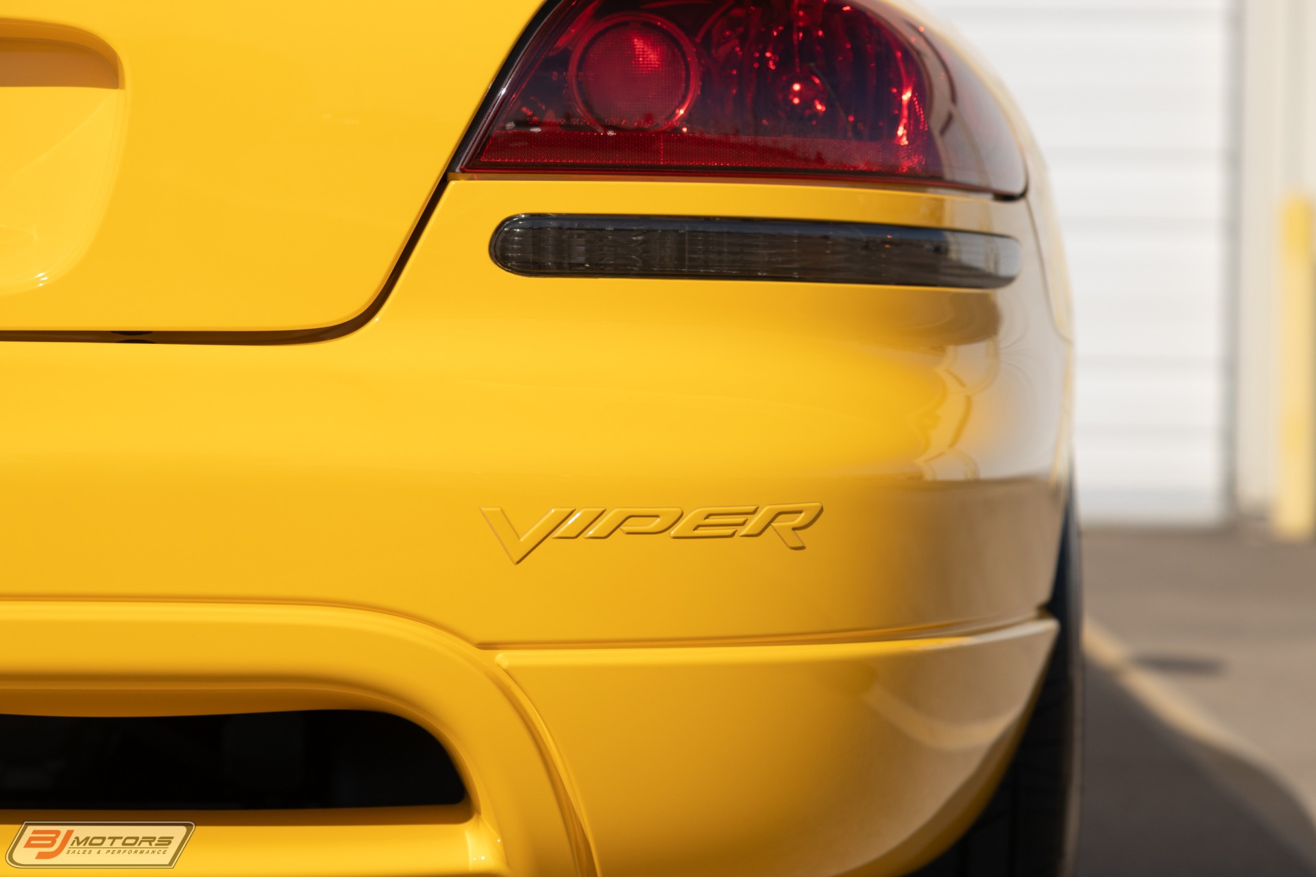 Used-2005-Dodge-Viper-SRT-10