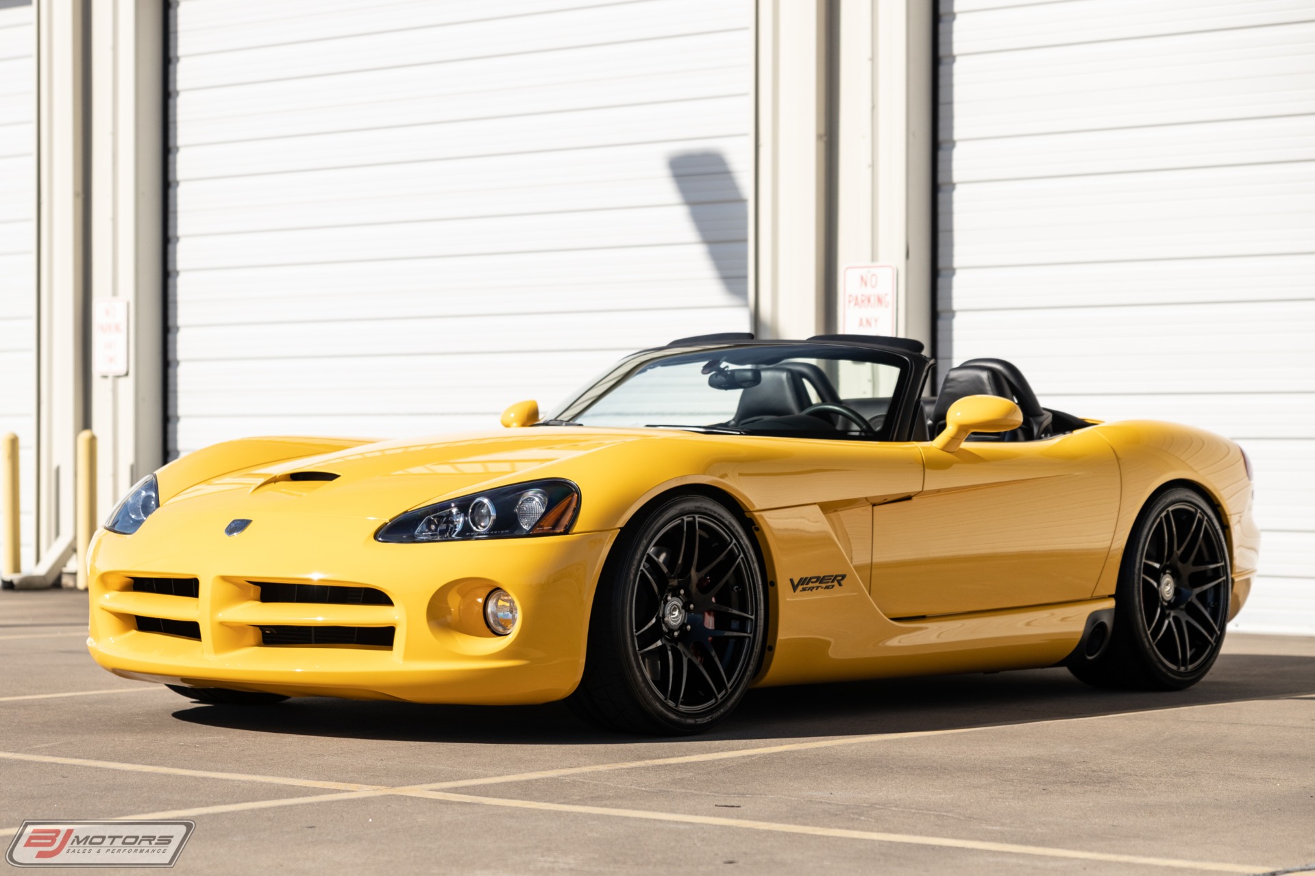 Used-2005-Dodge-Viper-SRT-10