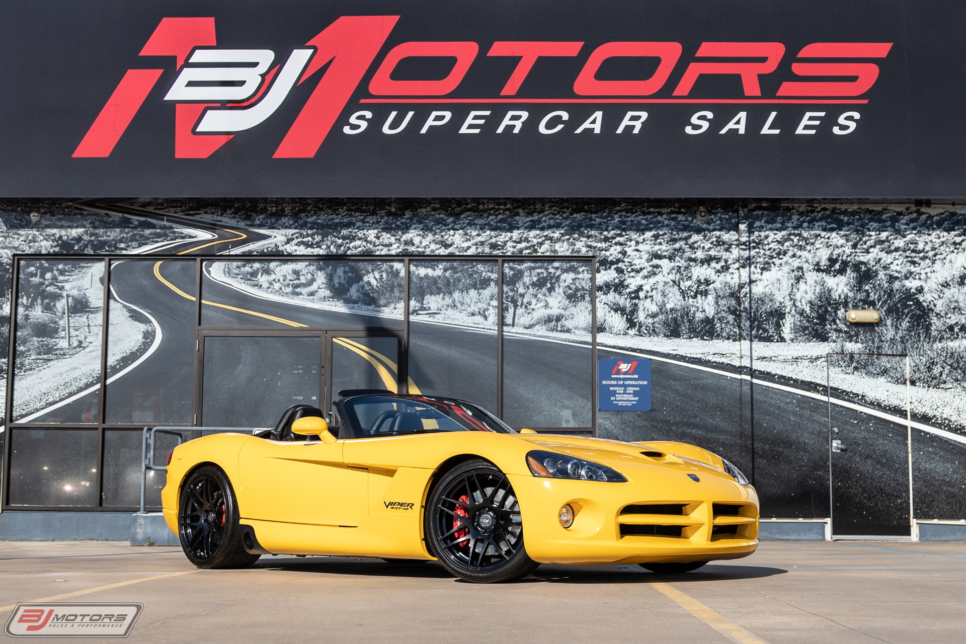 Used-2005-Dodge-Viper-SRT-10