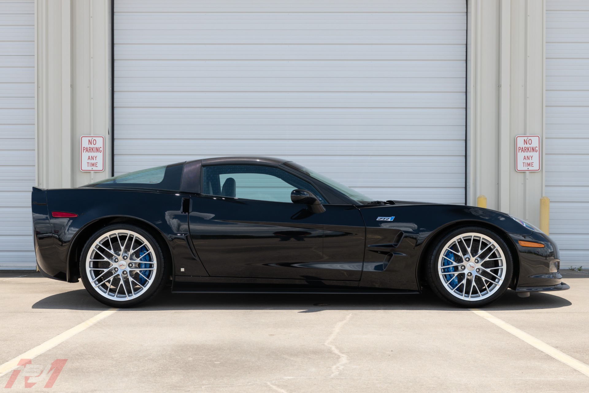 Used-2009-Chevrolet-Corvette-ZR1-3ZR