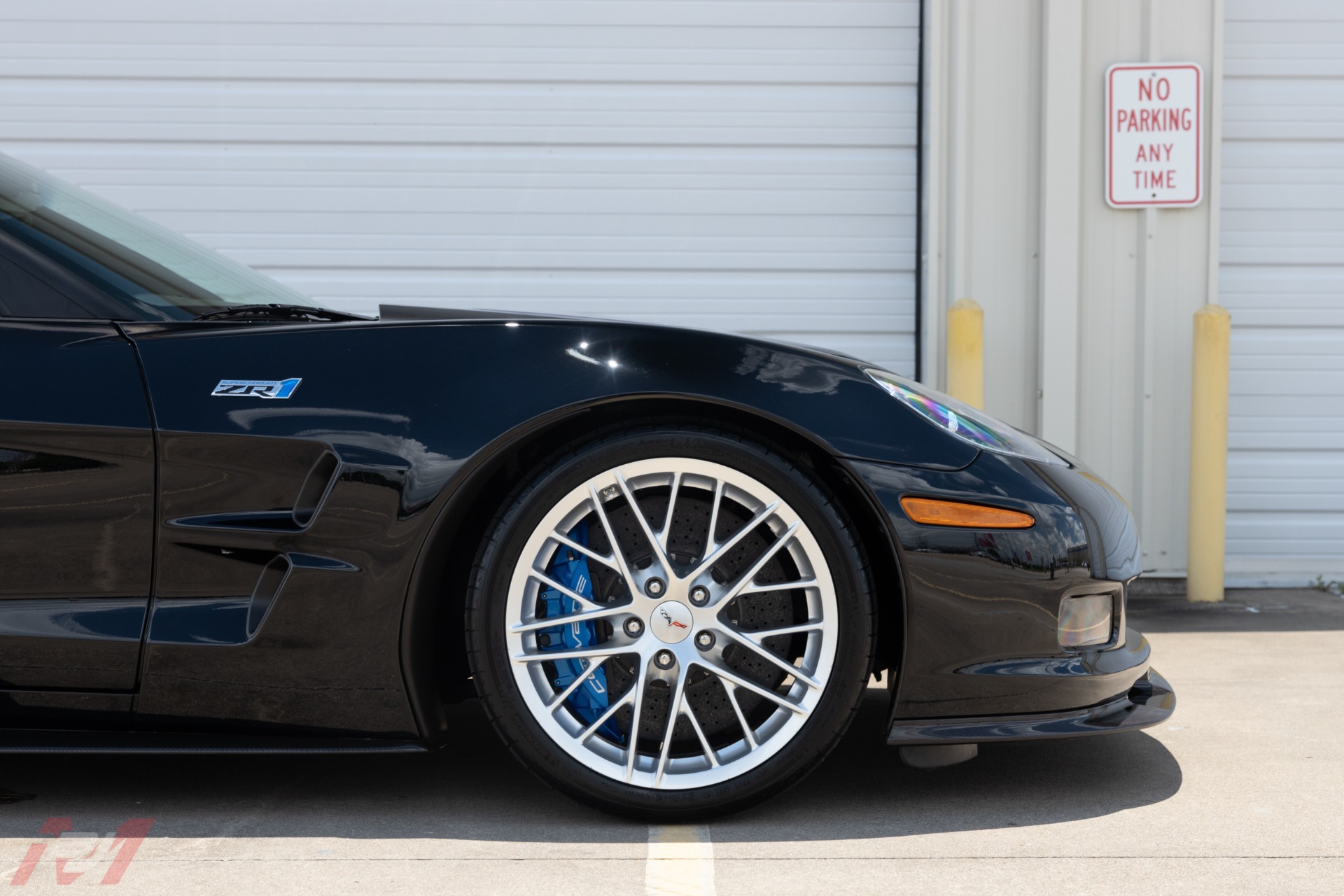 Used-2009-Chevrolet-Corvette-ZR1-3ZR