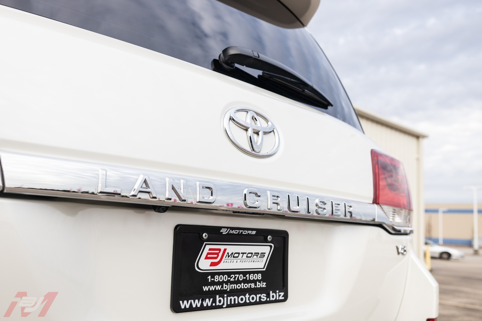 Used-2016-Toyota-Land-Cruiser