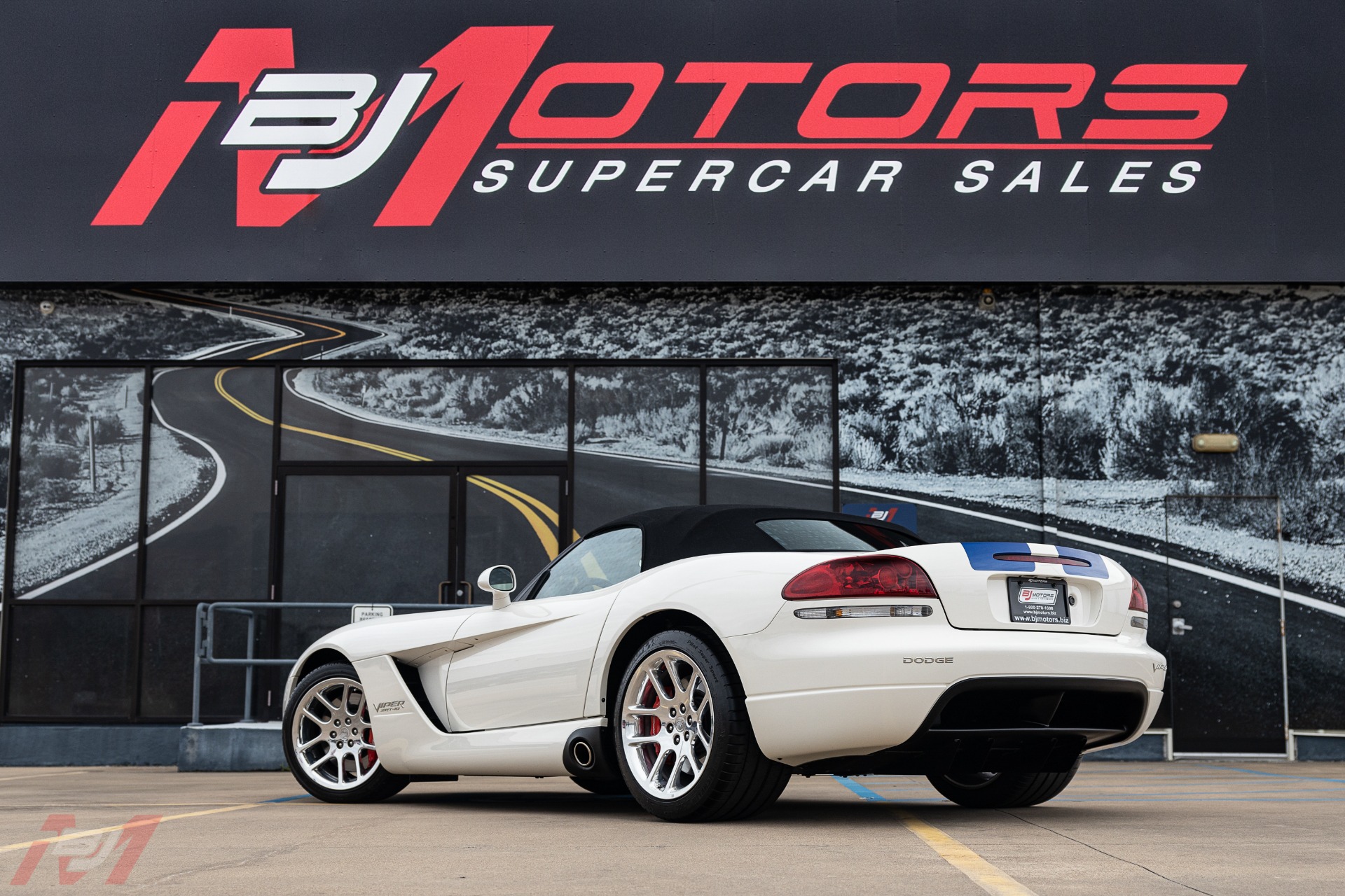 Used-2005-Dodge-Viper-SRT-10-Commemorative-Edition