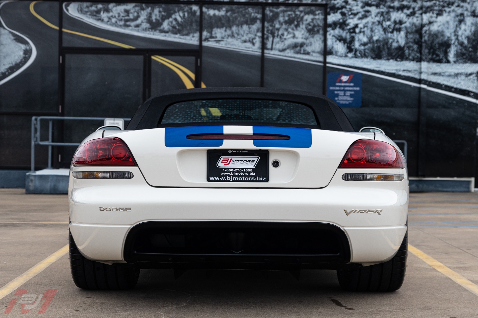 Used-2005-Dodge-Viper-SRT-10-Commemorative-Edition