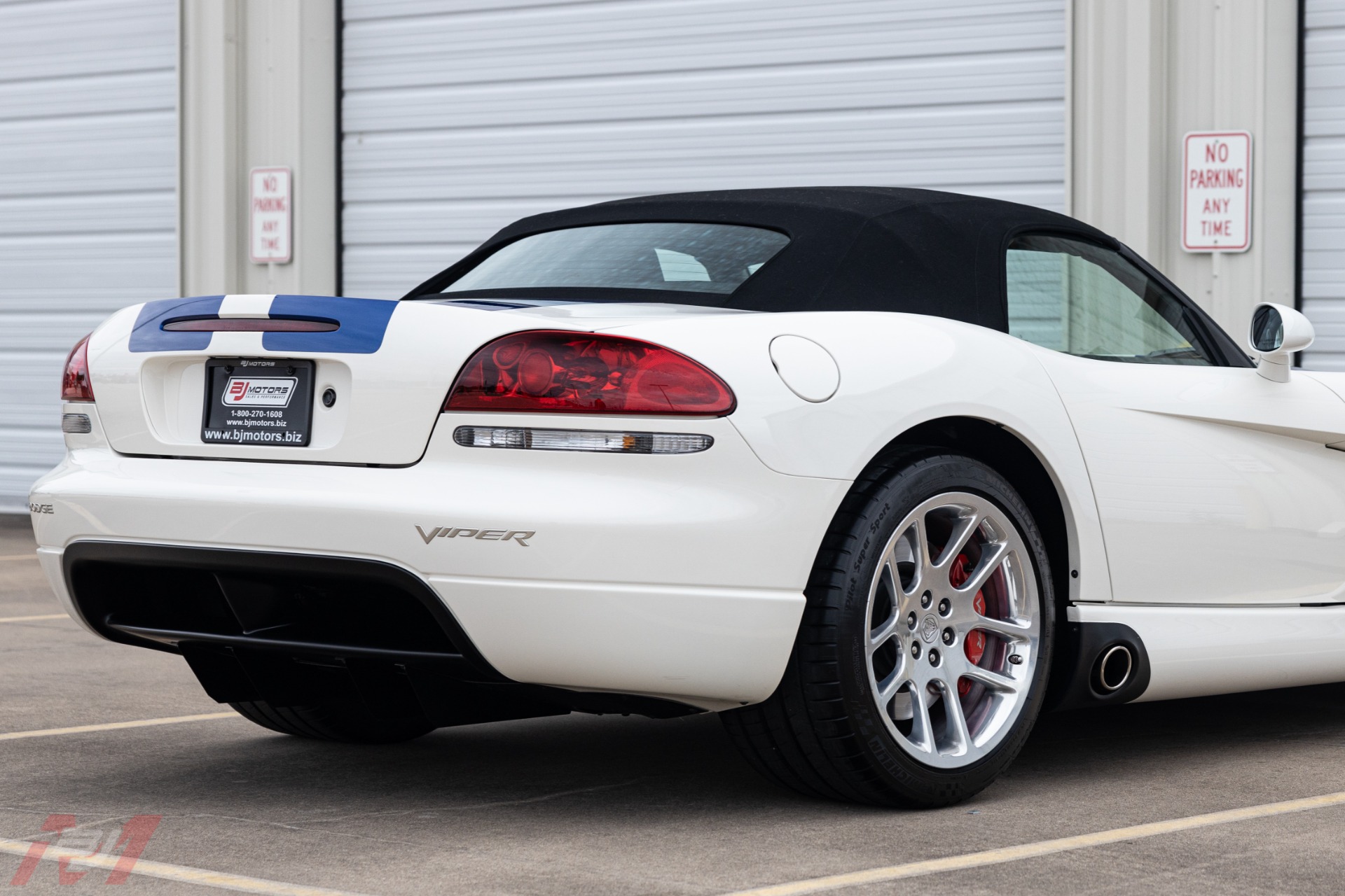 Used-2005-Dodge-Viper-SRT-10-Commemorative-Edition