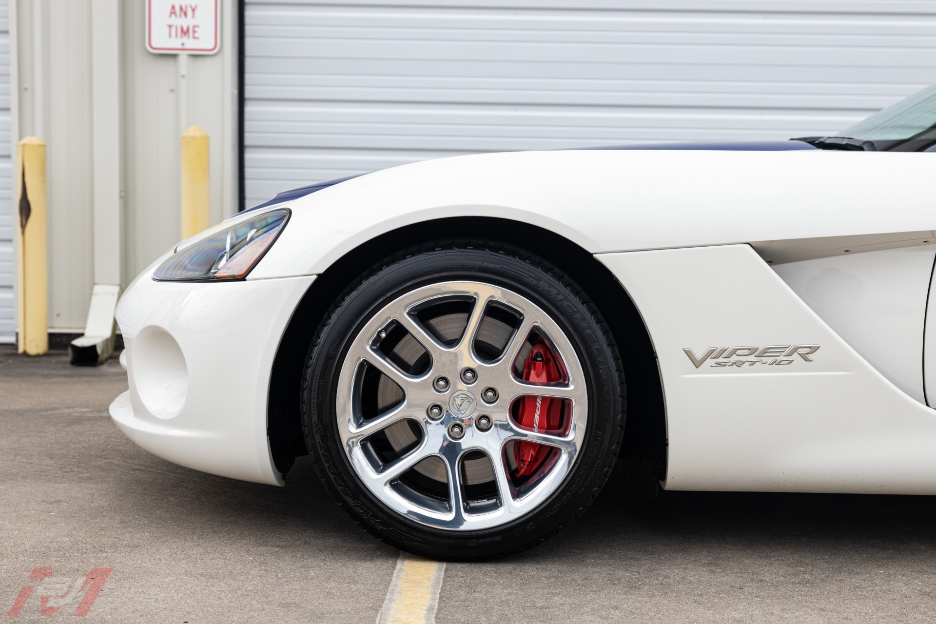 Used-2005-Dodge-Viper-SRT-10-Commemorative-Edition