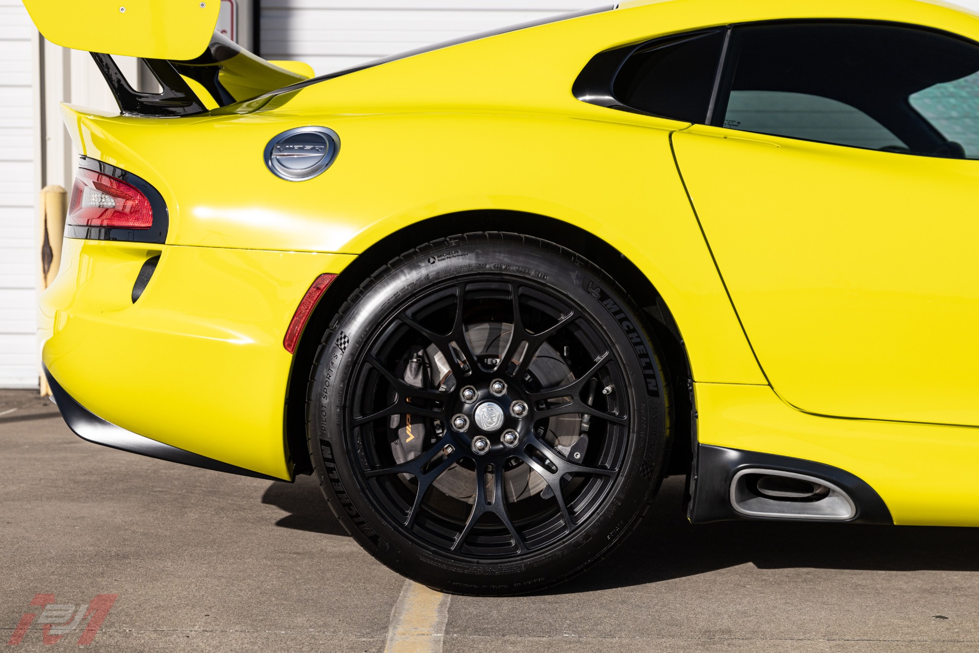 Used-2016-Dodge-Viper-GTC-TA-20-1-of-1