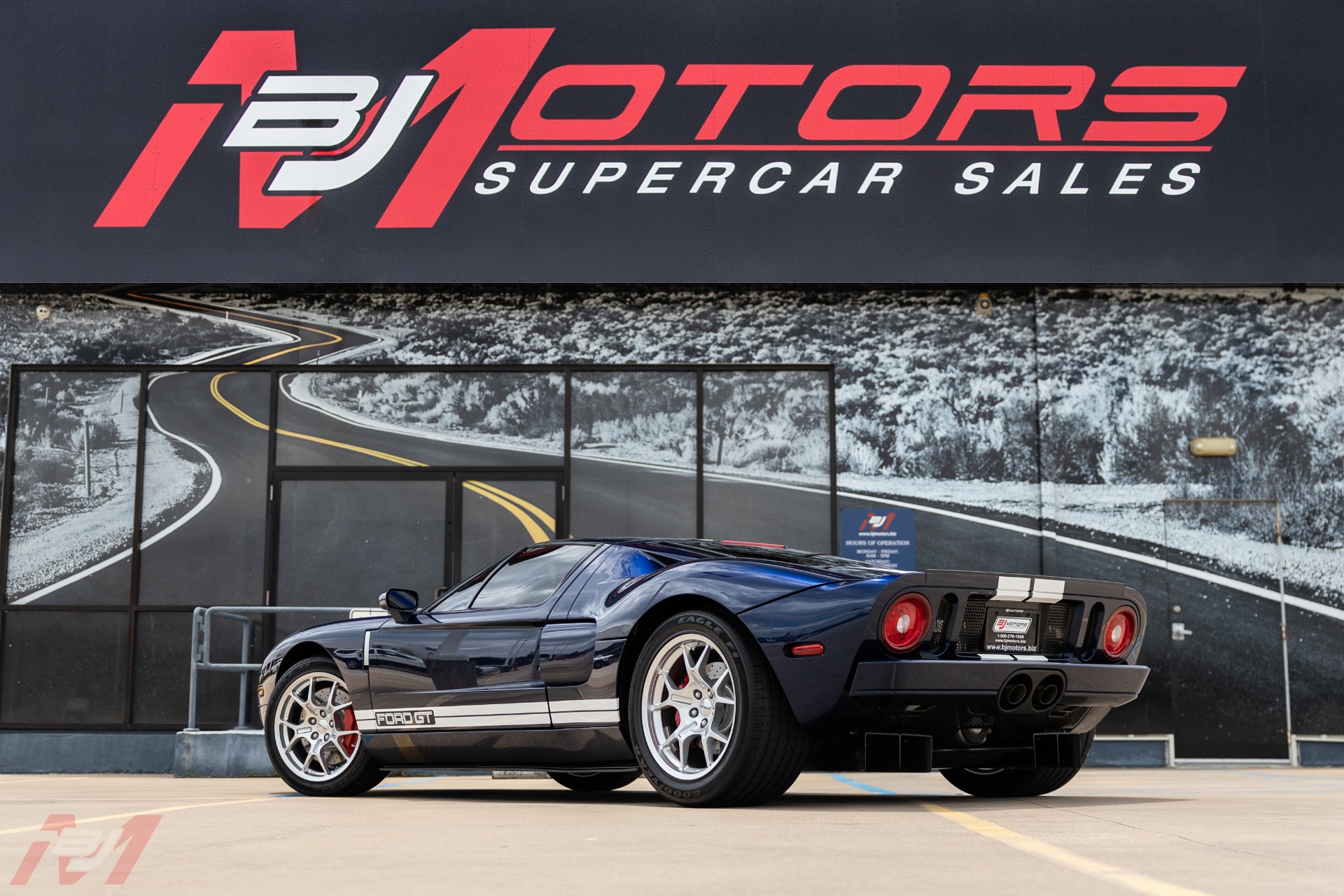 Used-2005-Ford-GT-4-option-Car-with-2,962-Miles
