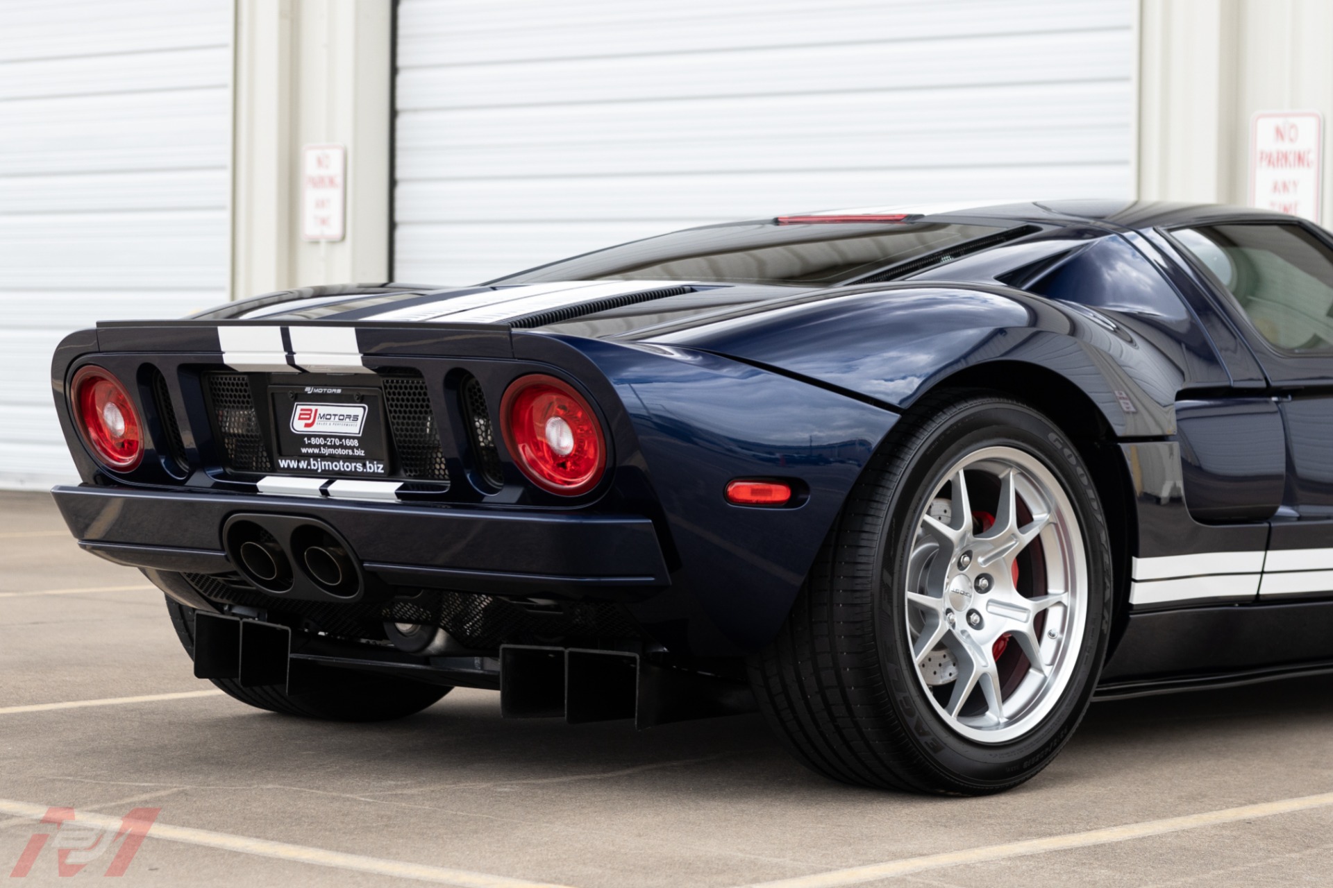 Used-2005-Ford-GT-4-option-Car-with-2,962-Miles