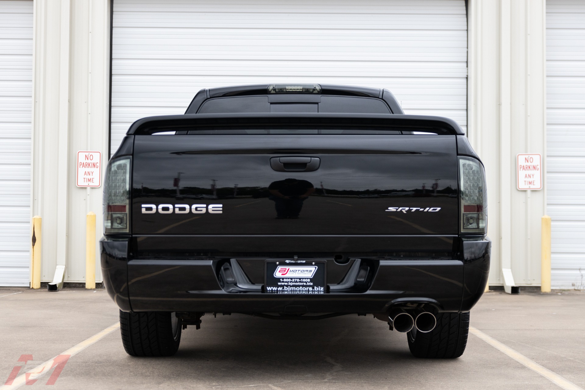 Used-2004-Dodge-Ram-1500-SRT-10