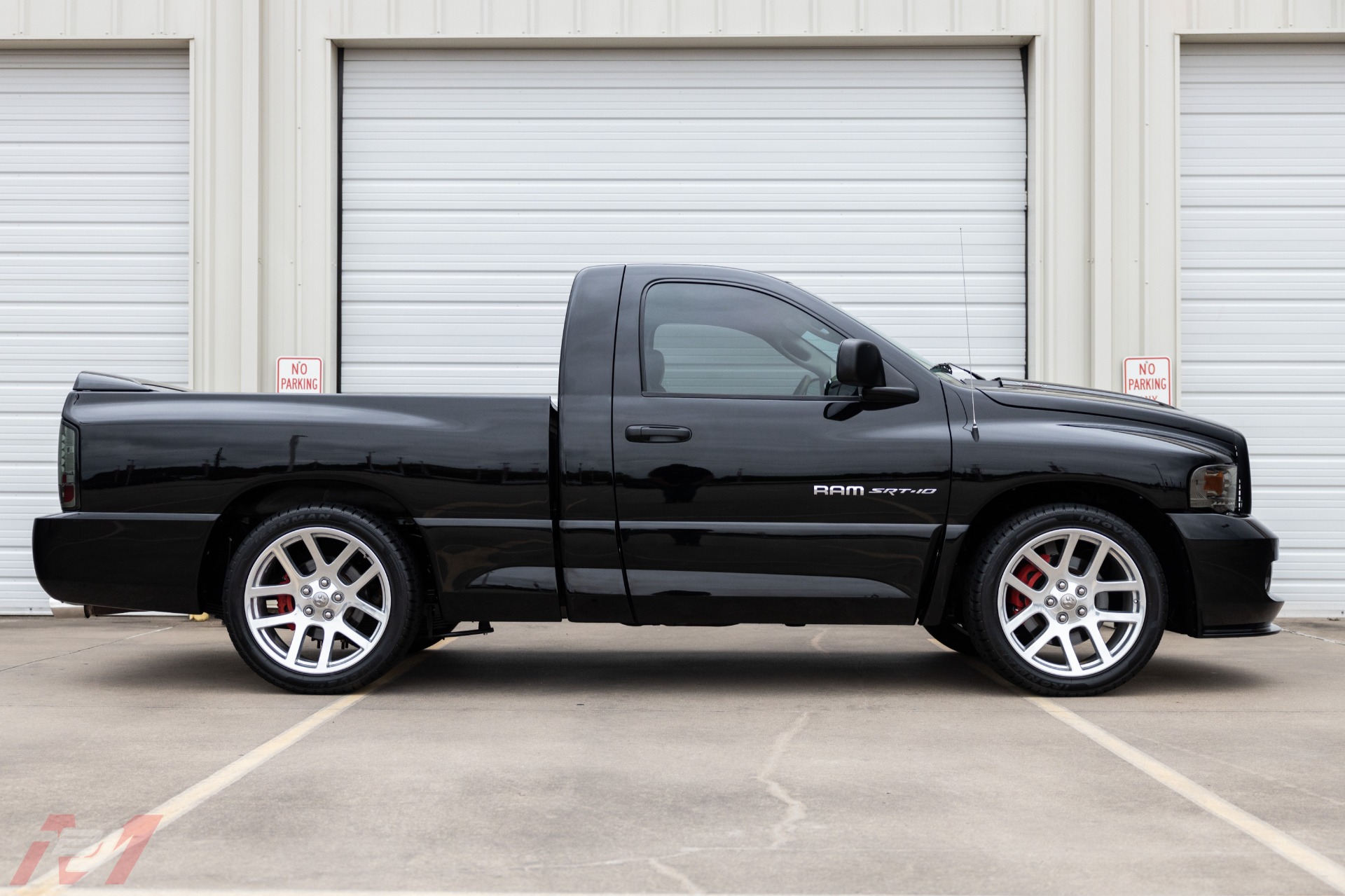 Used-2004-Dodge-Ram-1500-SRT-10