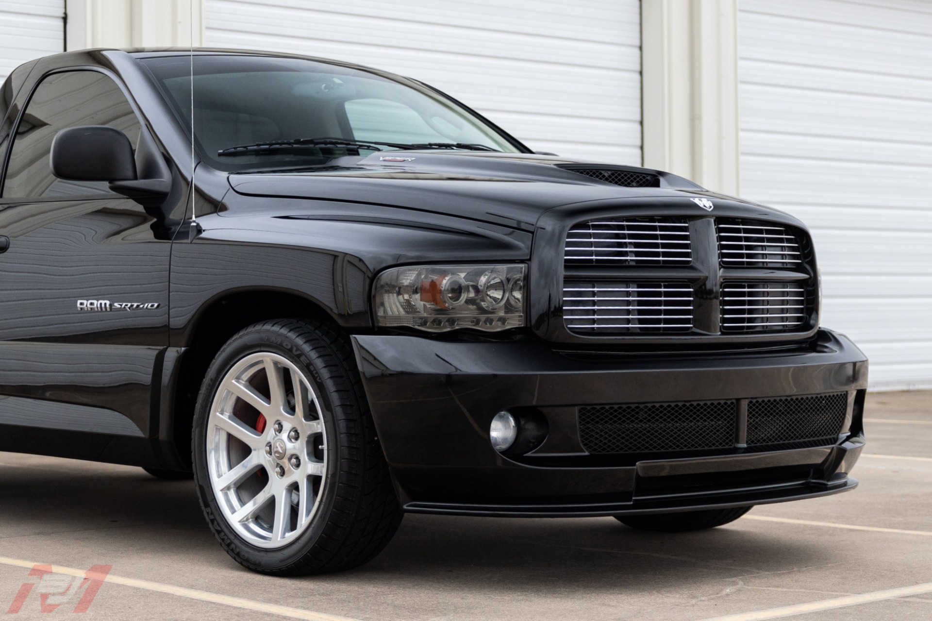 Used-2004-Dodge-Ram-1500-SRT-10