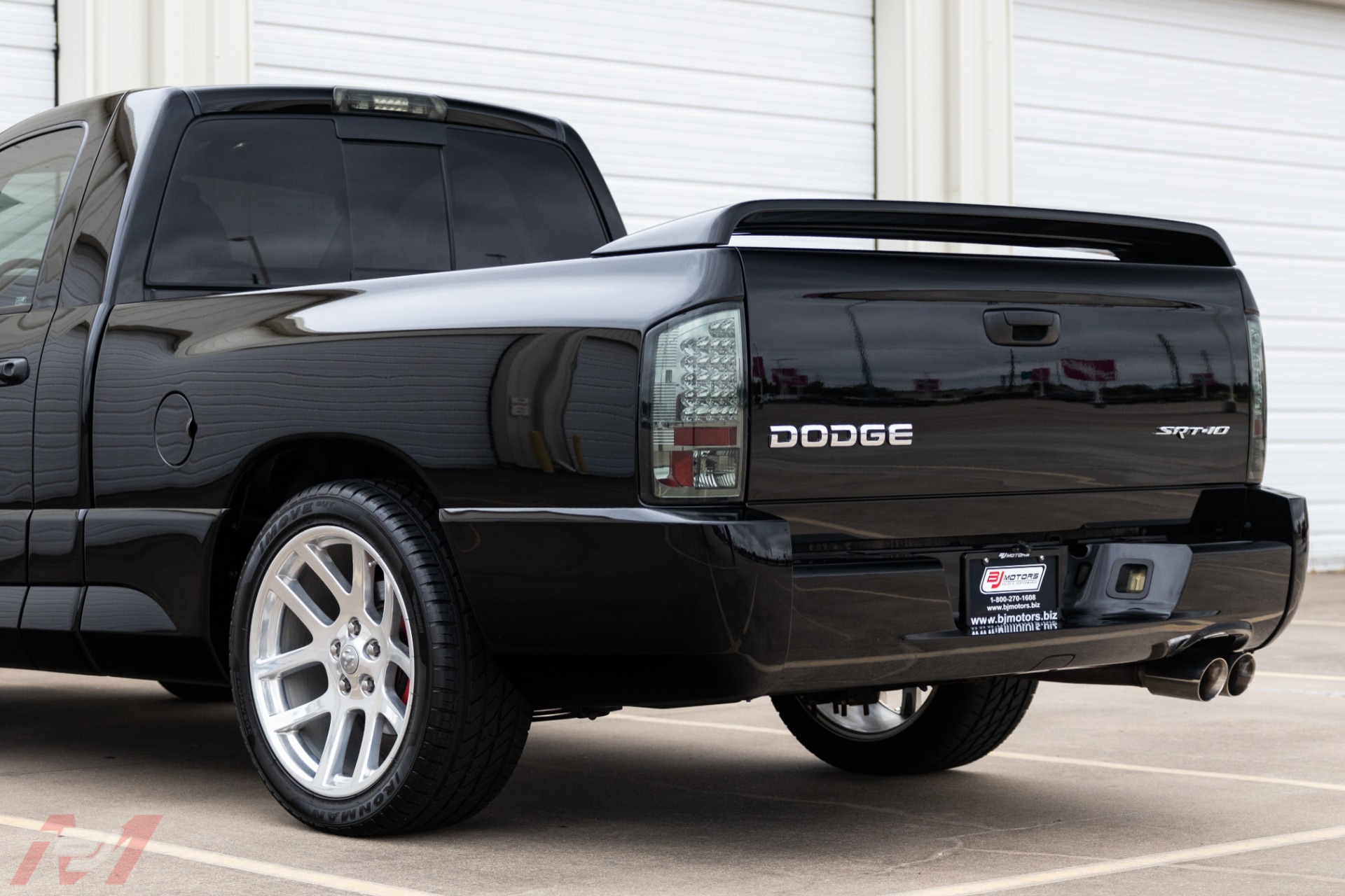 Used-2004-Dodge-Ram-1500-SRT-10