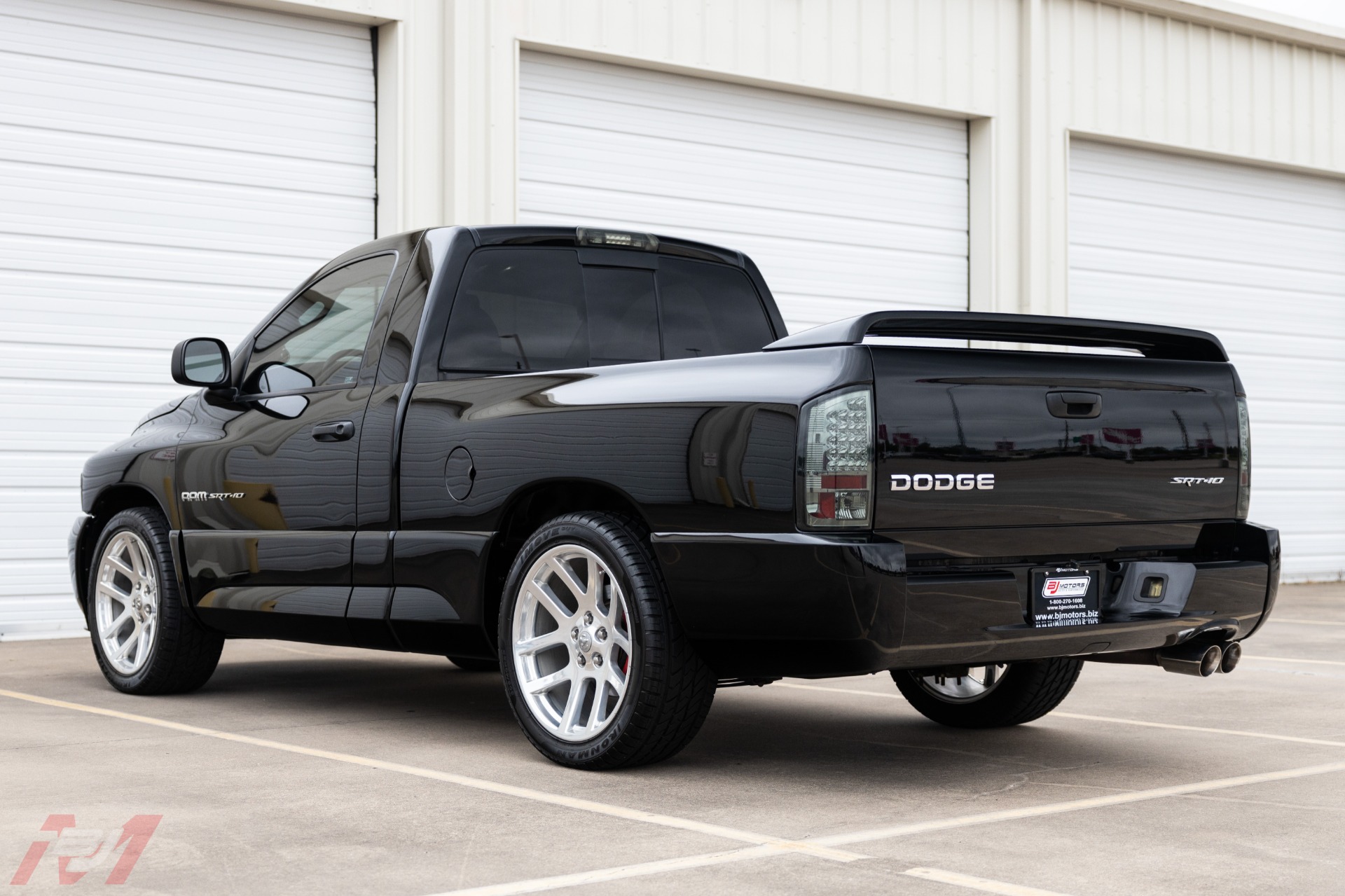 Used-2004-Dodge-Ram-1500-SRT-10