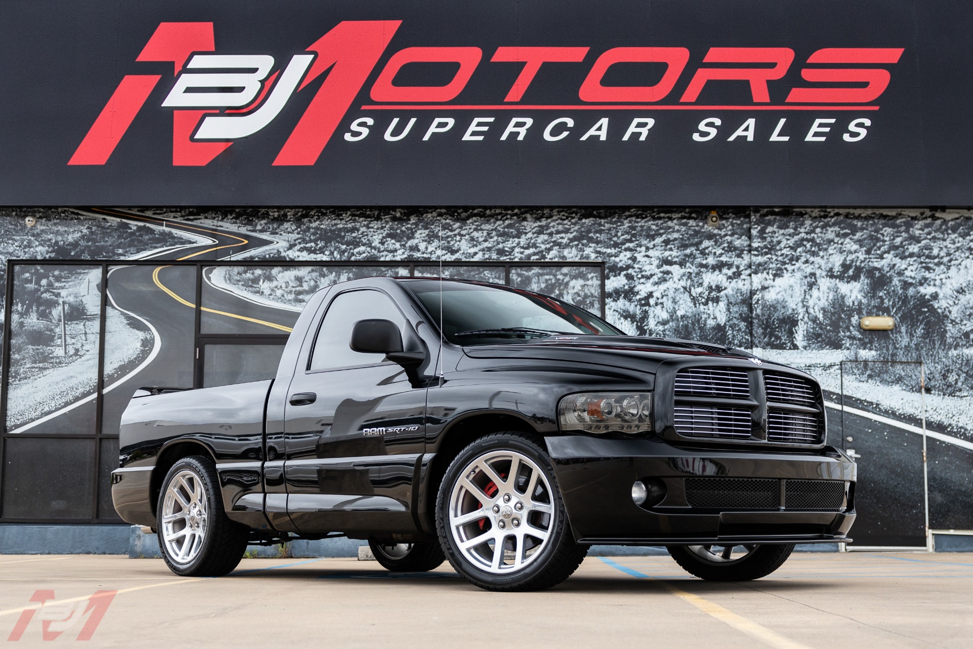 Used-2004-Dodge-Ram-1500-SRT-10