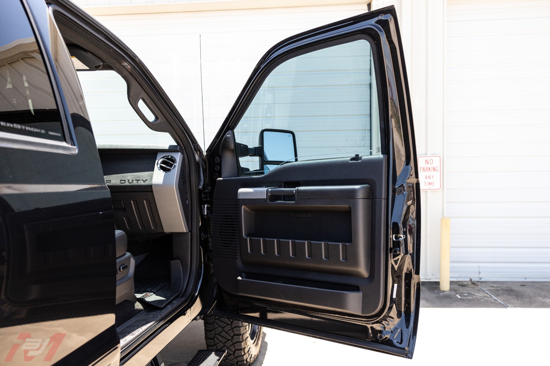 Used-2015-Ford-F-250-Super-Duty-Lariat-FX4