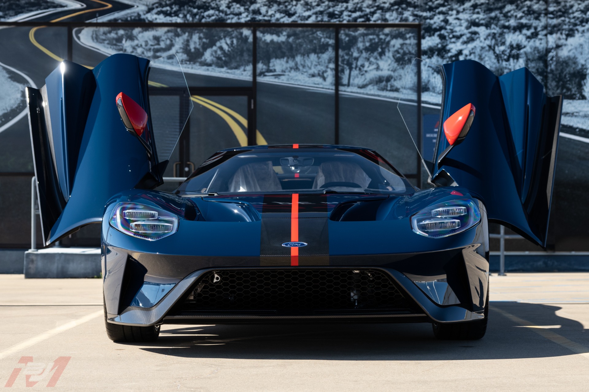 Used-2020-Ford-GT-Carbon-Series-with-Delivery-Miles