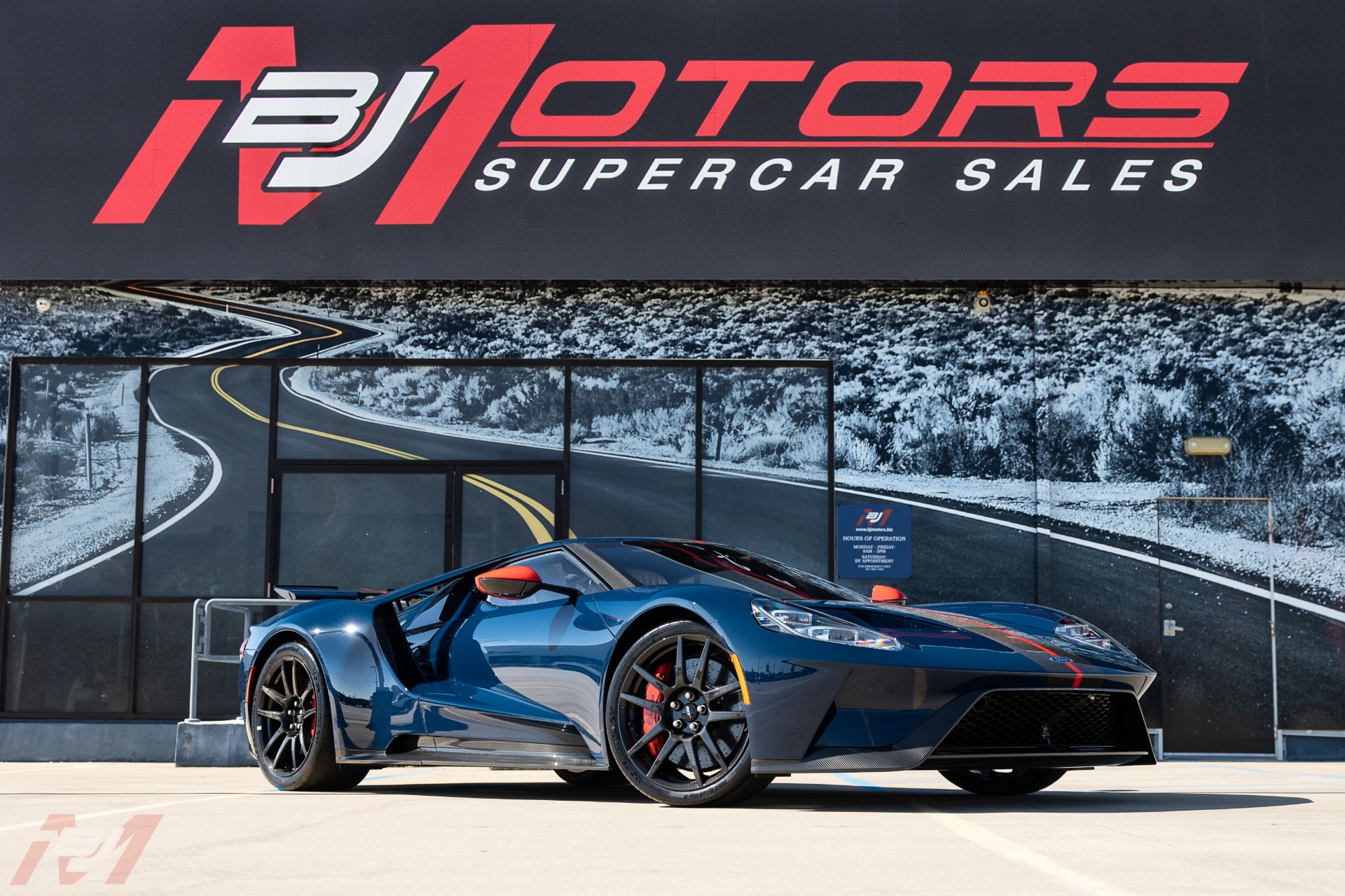 Used-2020-Ford-GT-Carbon-Series-with-Delivery-Miles