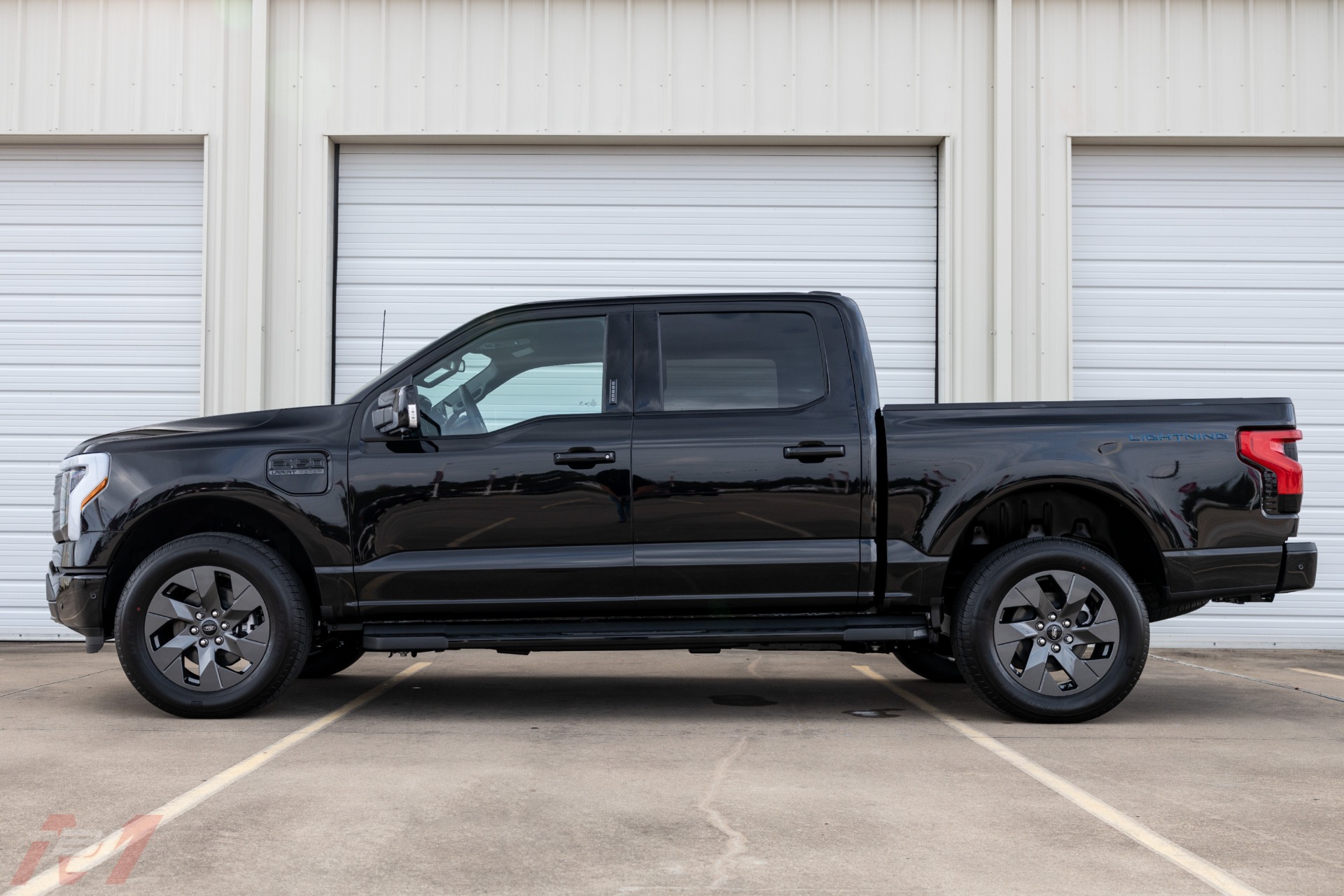 Used-2022-Ford-F-150-Lightning-Lariat