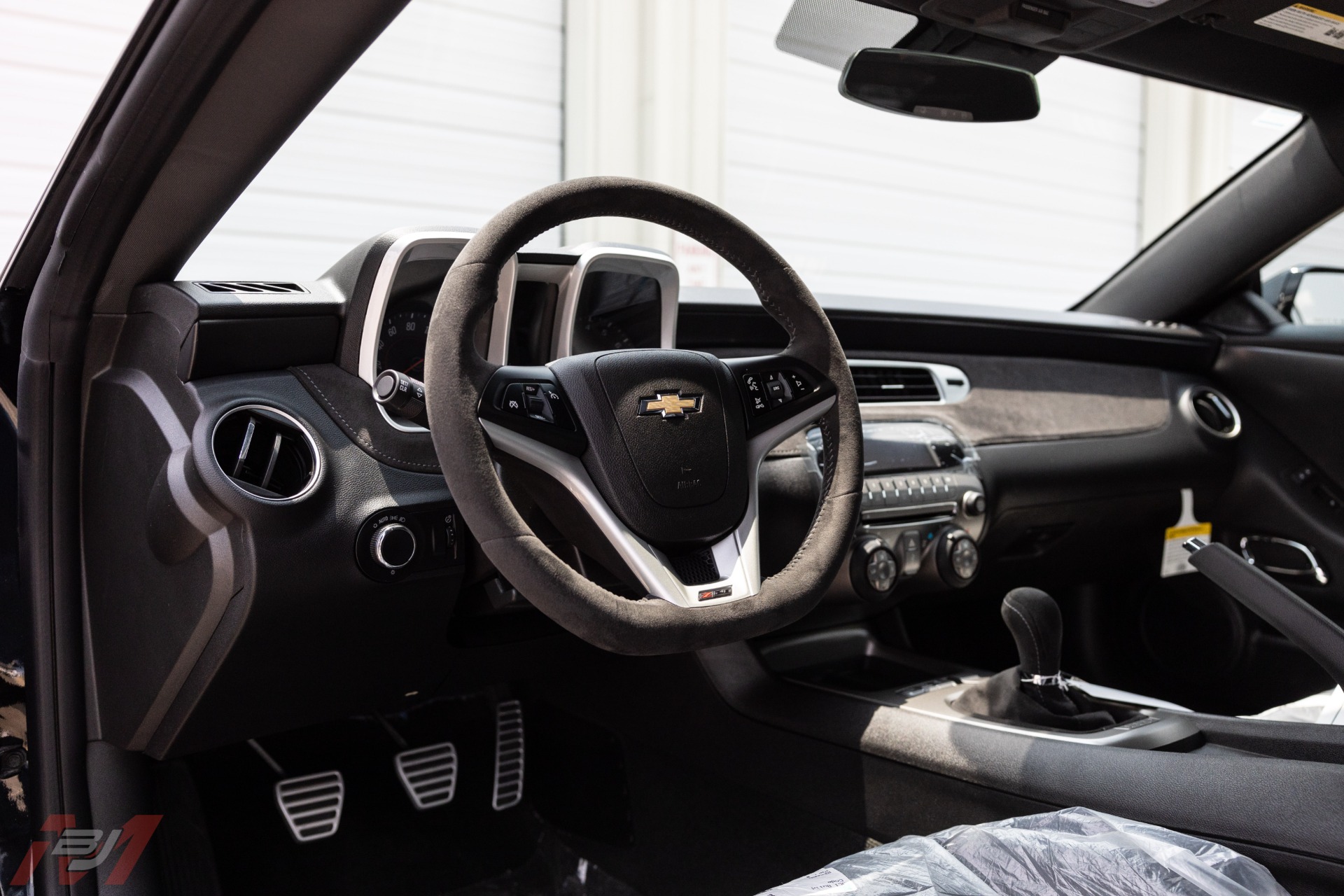 Used-2015-Chevrolet-Camaro-Z28-with-41-miles