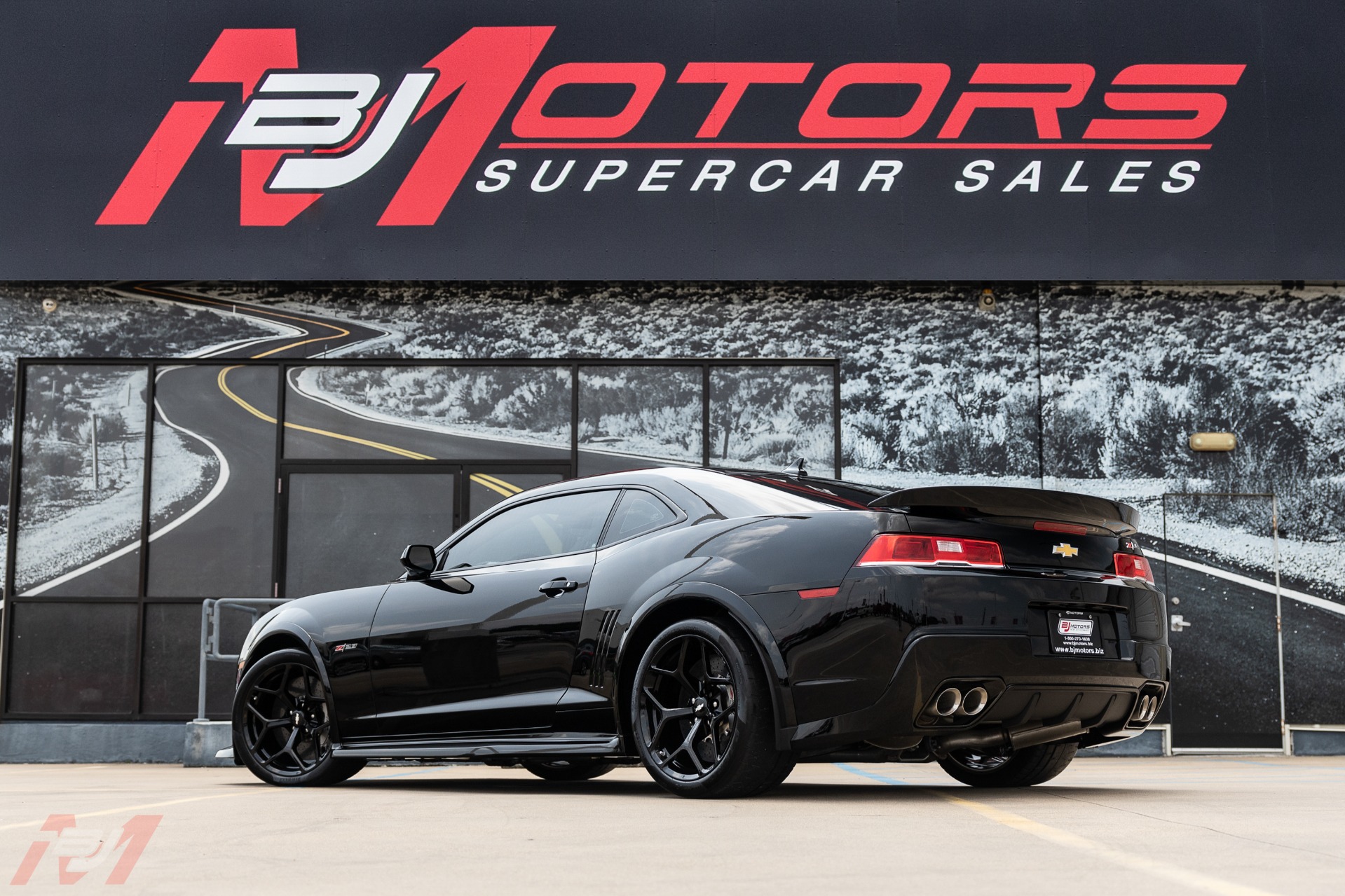 Used-2015-Chevrolet-Camaro-Z28-with-41-miles