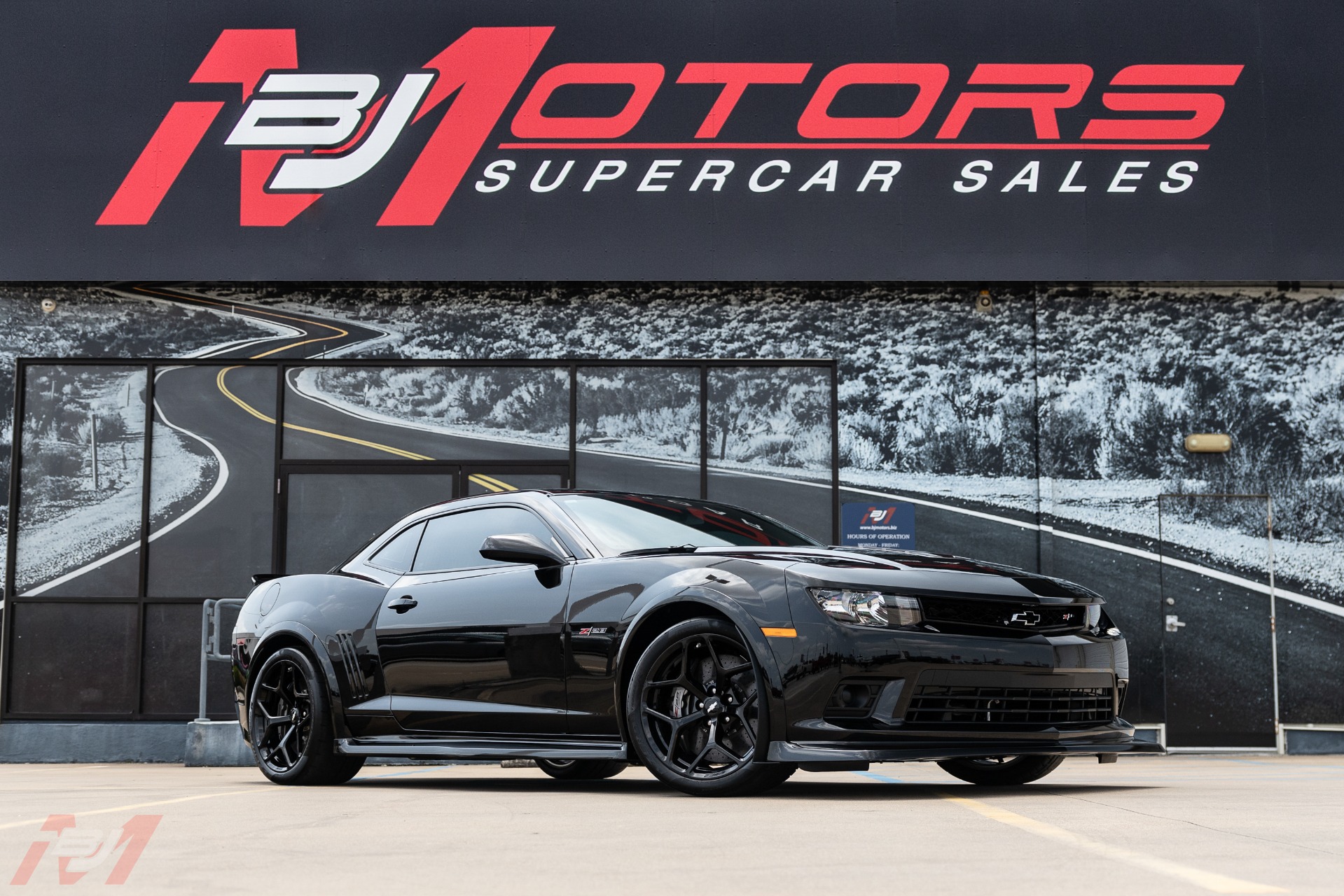 Used-2015-Chevrolet-Camaro-Z28-with-41-miles