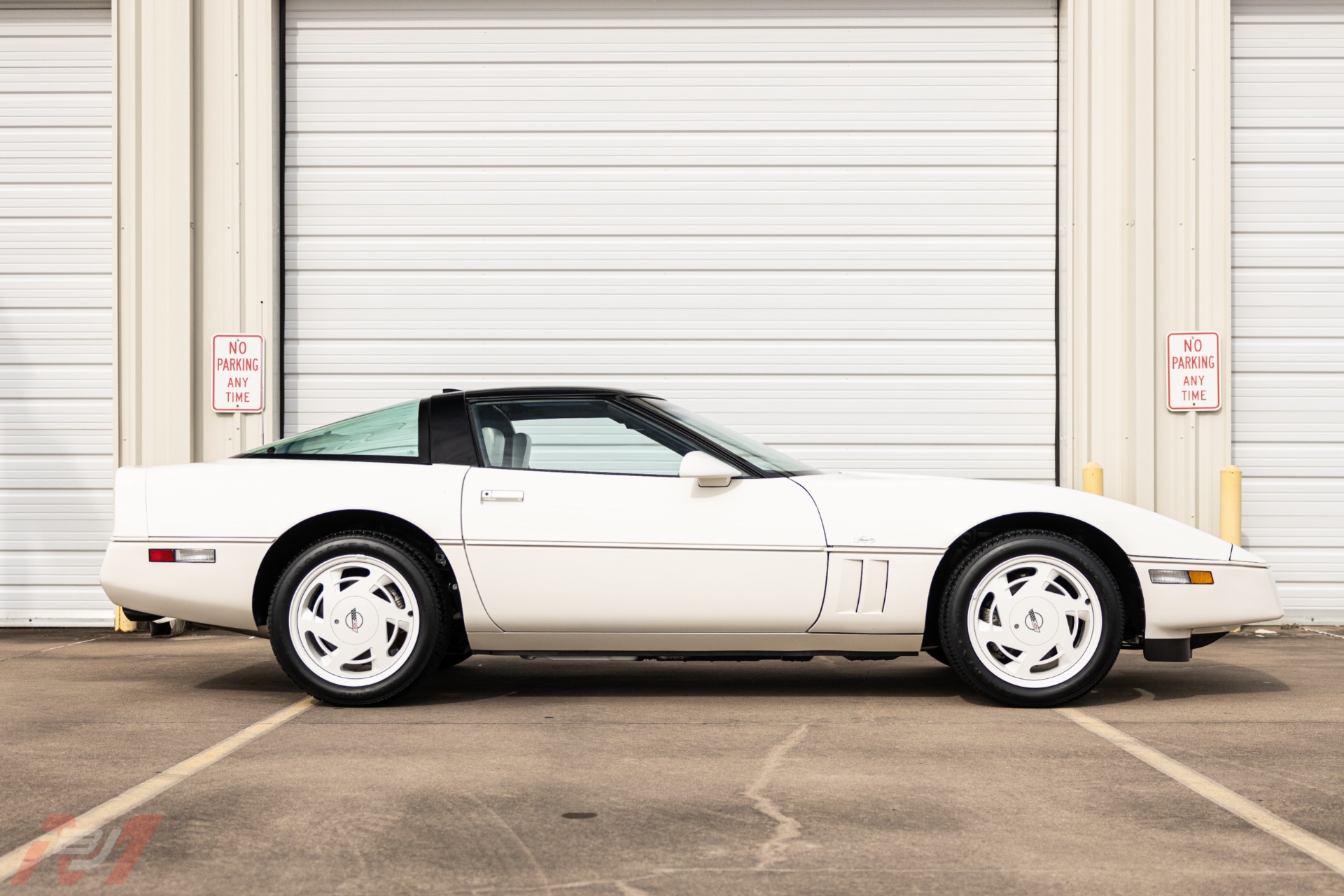 Used-1988-Chevrolet-Corvette-35th-Anniversary-with-491-miles