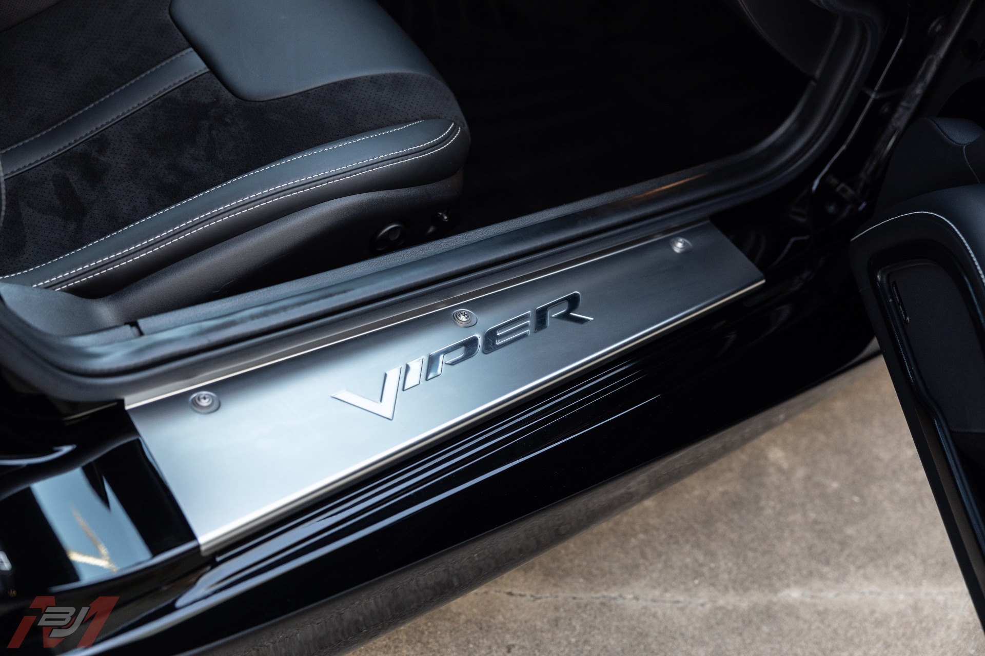 Used-2013-Dodge-Viper-GTS