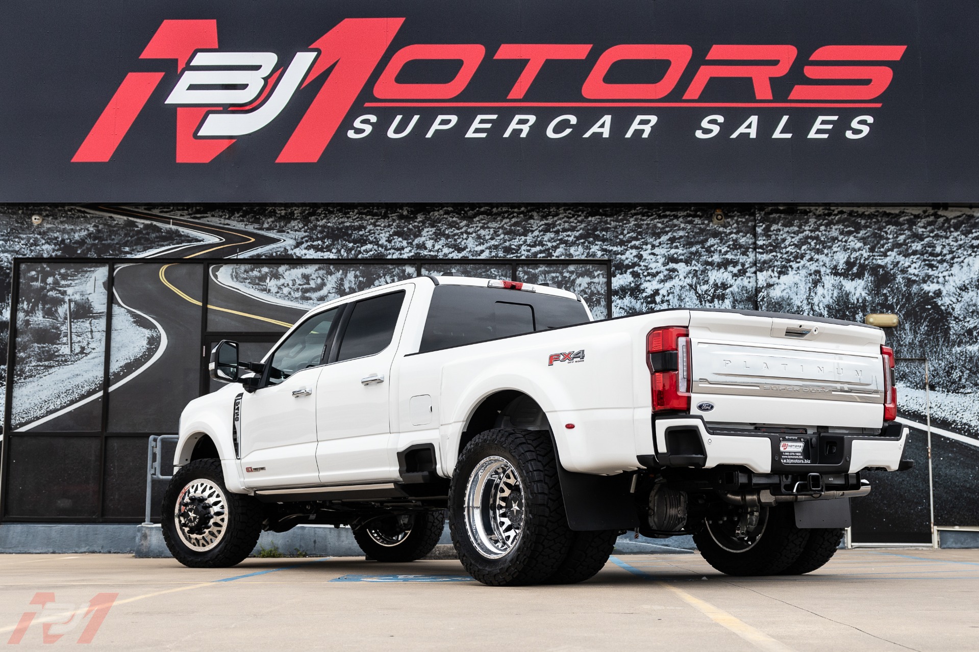 Used-2024-Ford-F-450-Super-Duty-Platinum