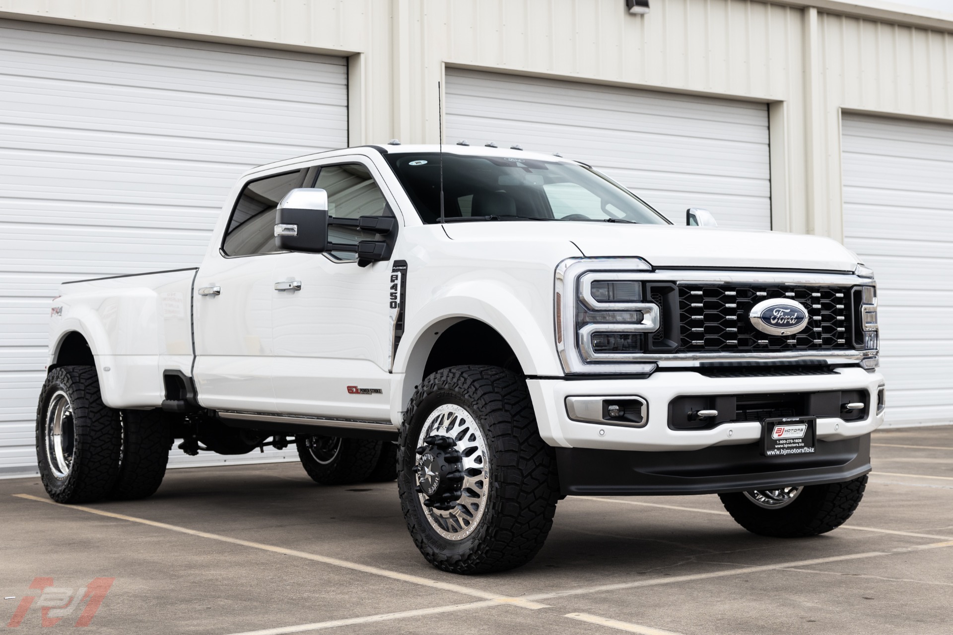 Used-2024-Ford-F-450-Super-Duty-Platinum