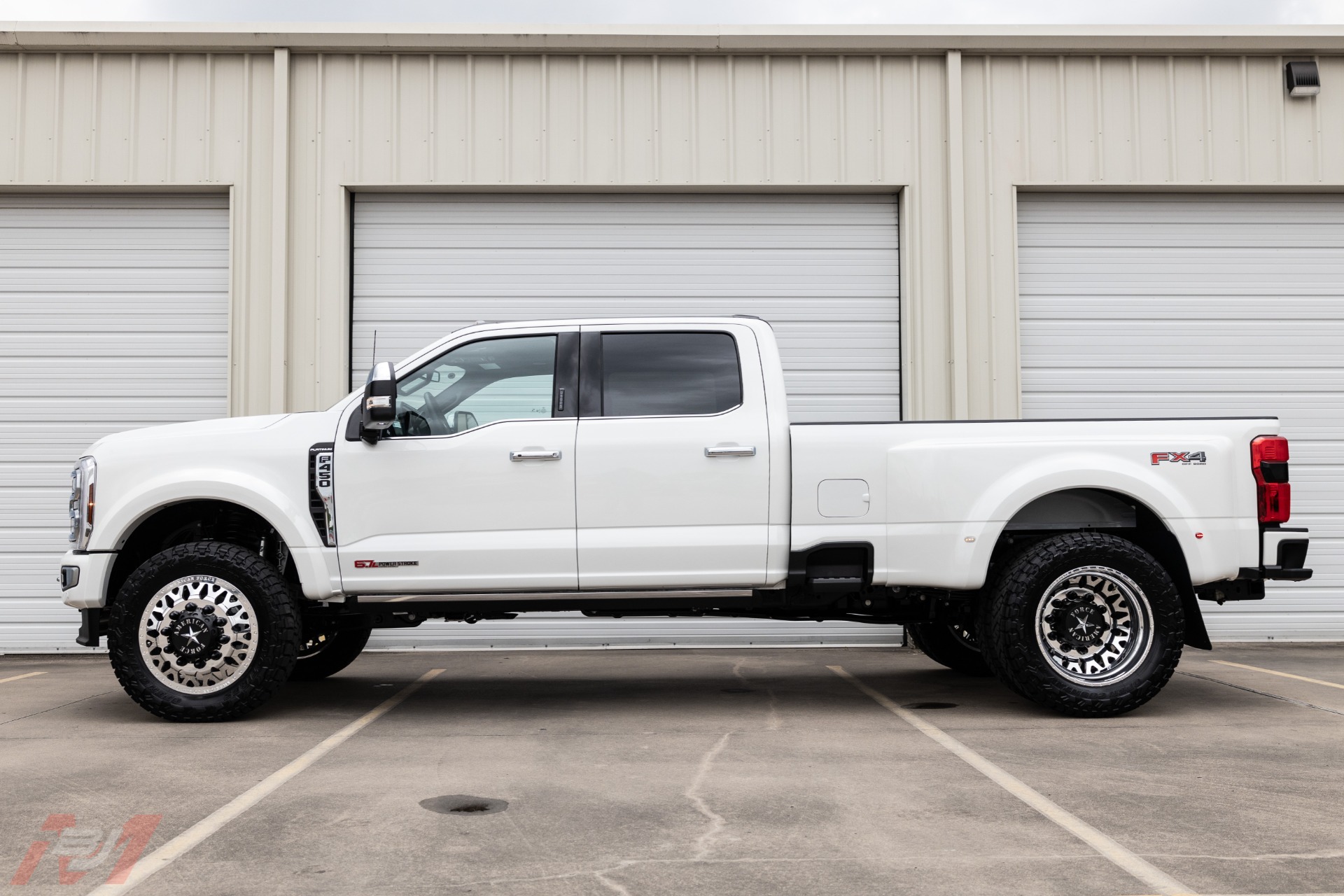 Used-2024-Ford-F-450-Super-Duty-Platinum