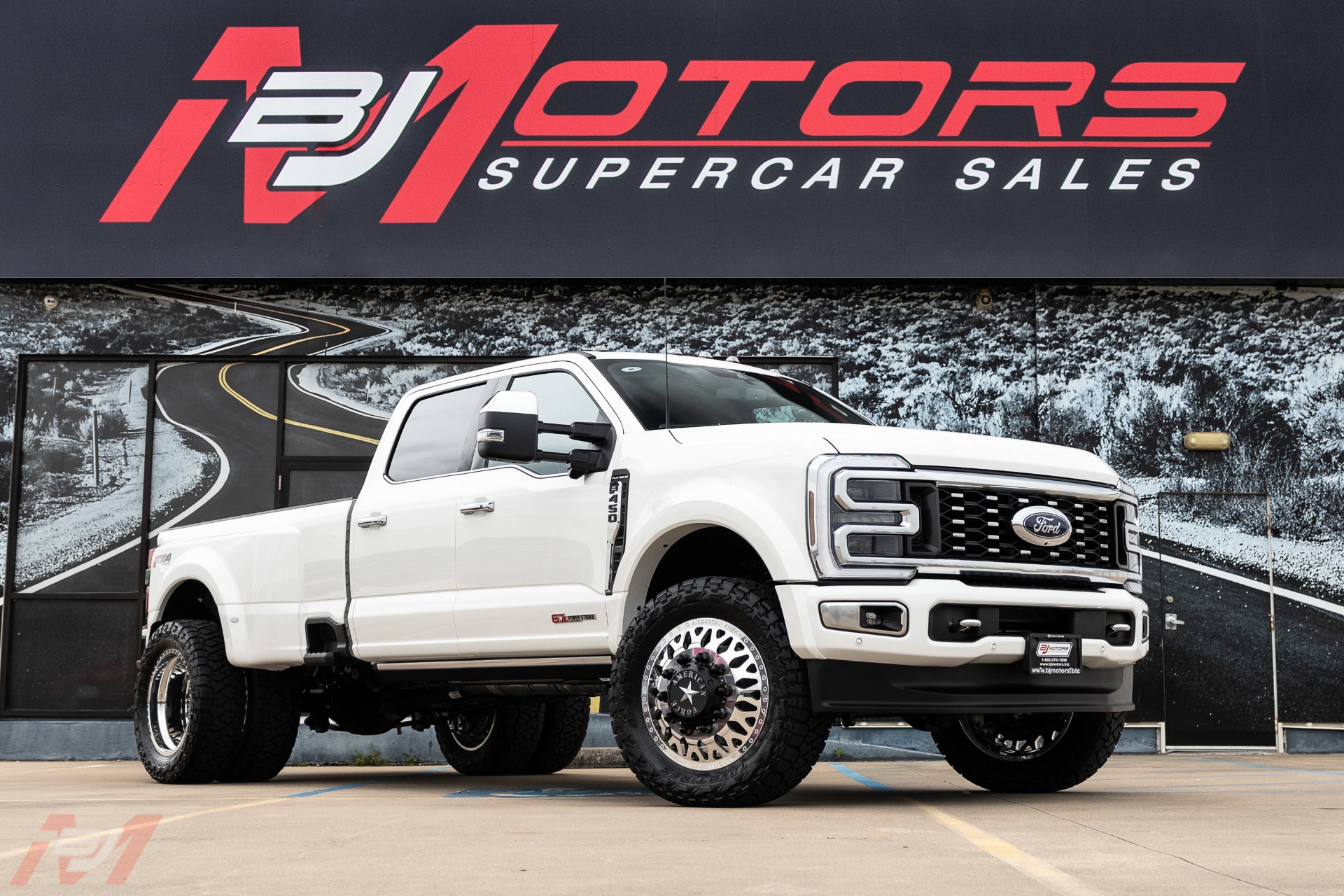 Used-2024-Ford-F-450-Super-Duty-Platinum